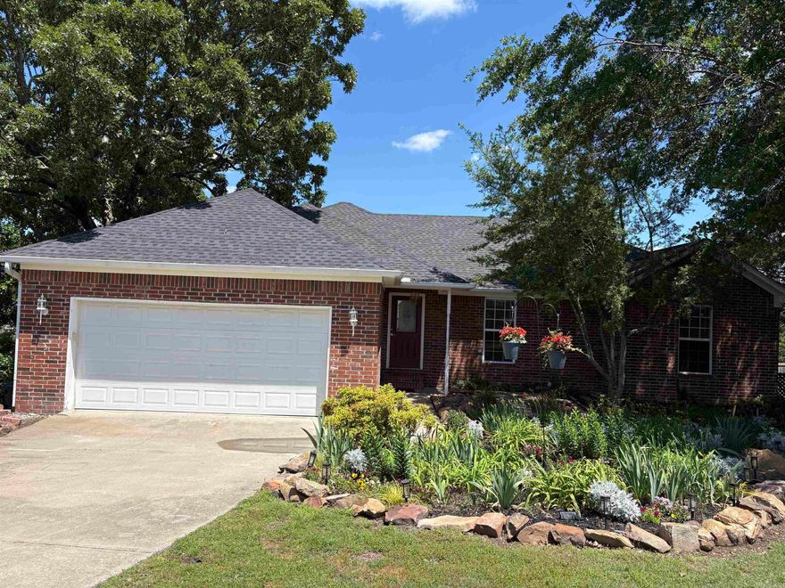 Bright cheerful 3/2. Large kitchen. 2 large bonus rooms downstairs (game room, office, etc.) Agents see remarks