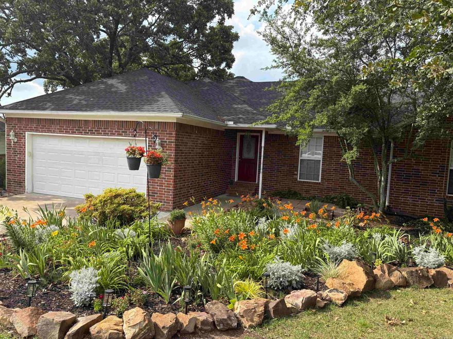 Bright cheerful 3/2. Large kitchen. 2 large bonus rooms downstairs (game room, office, etc.) Agents see remarks