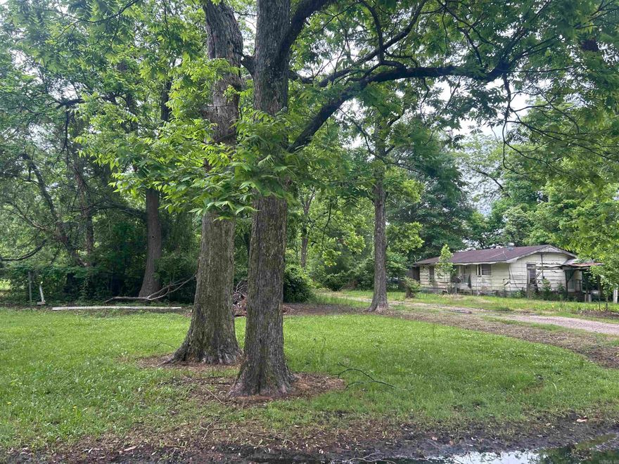 Residential lot located on the corner of N Norwood St and N Iowa St.  Owner financing is available! Don’t miss this opportunity to become an Arkansas land owner!