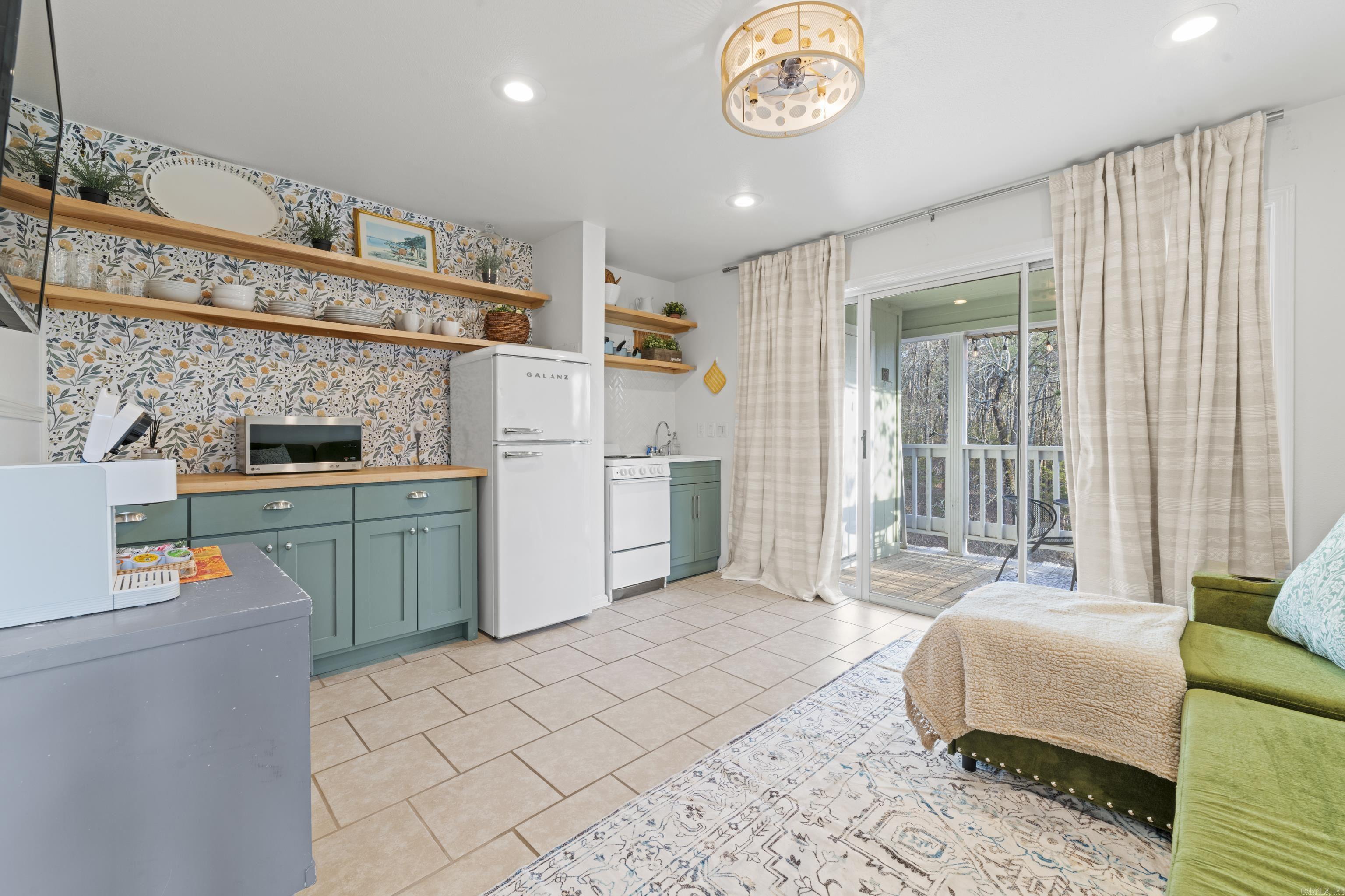 SUMMERHILL PLACE CONDOS - Residential
