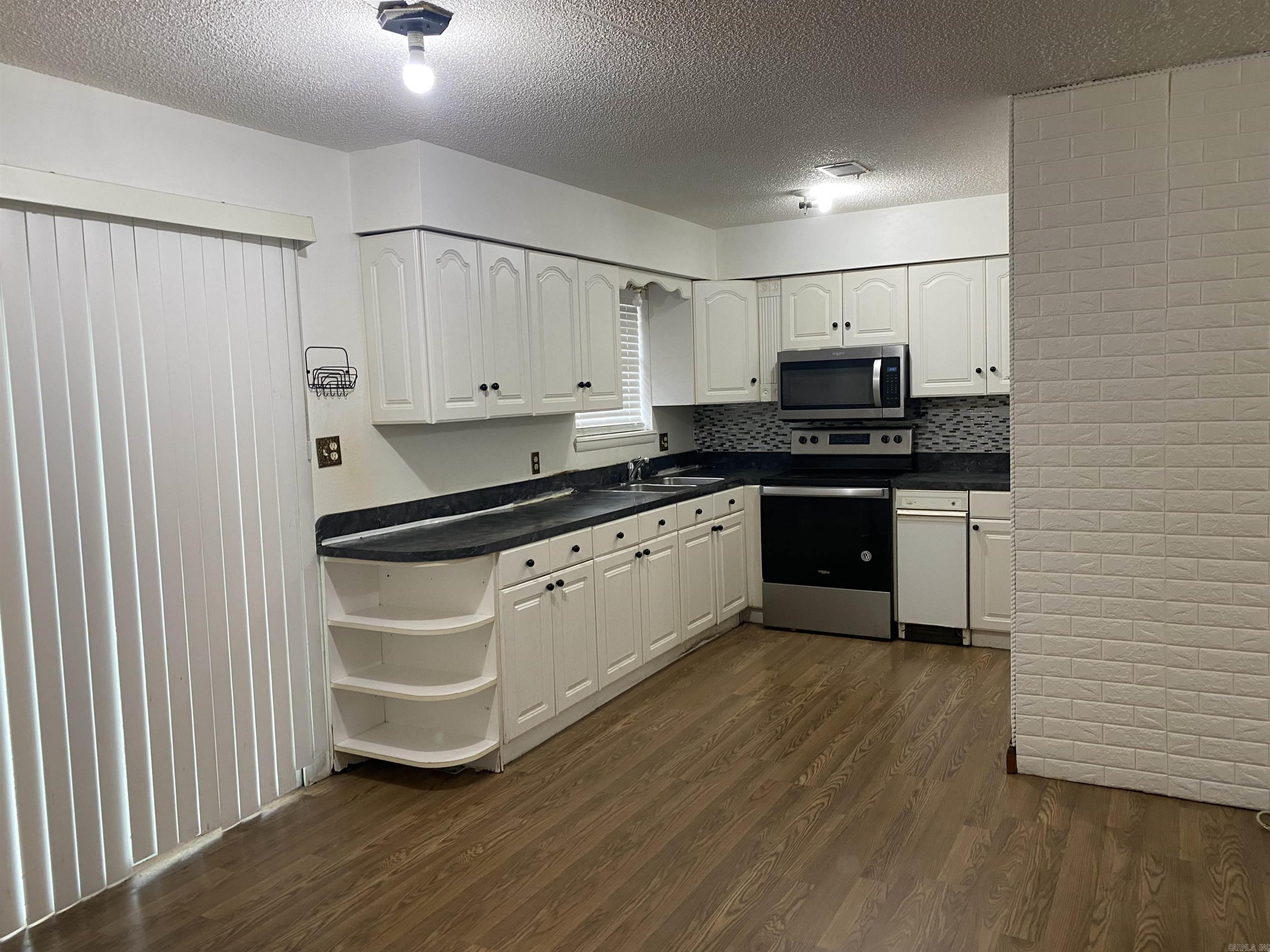 CUSHING MANOR - Residential