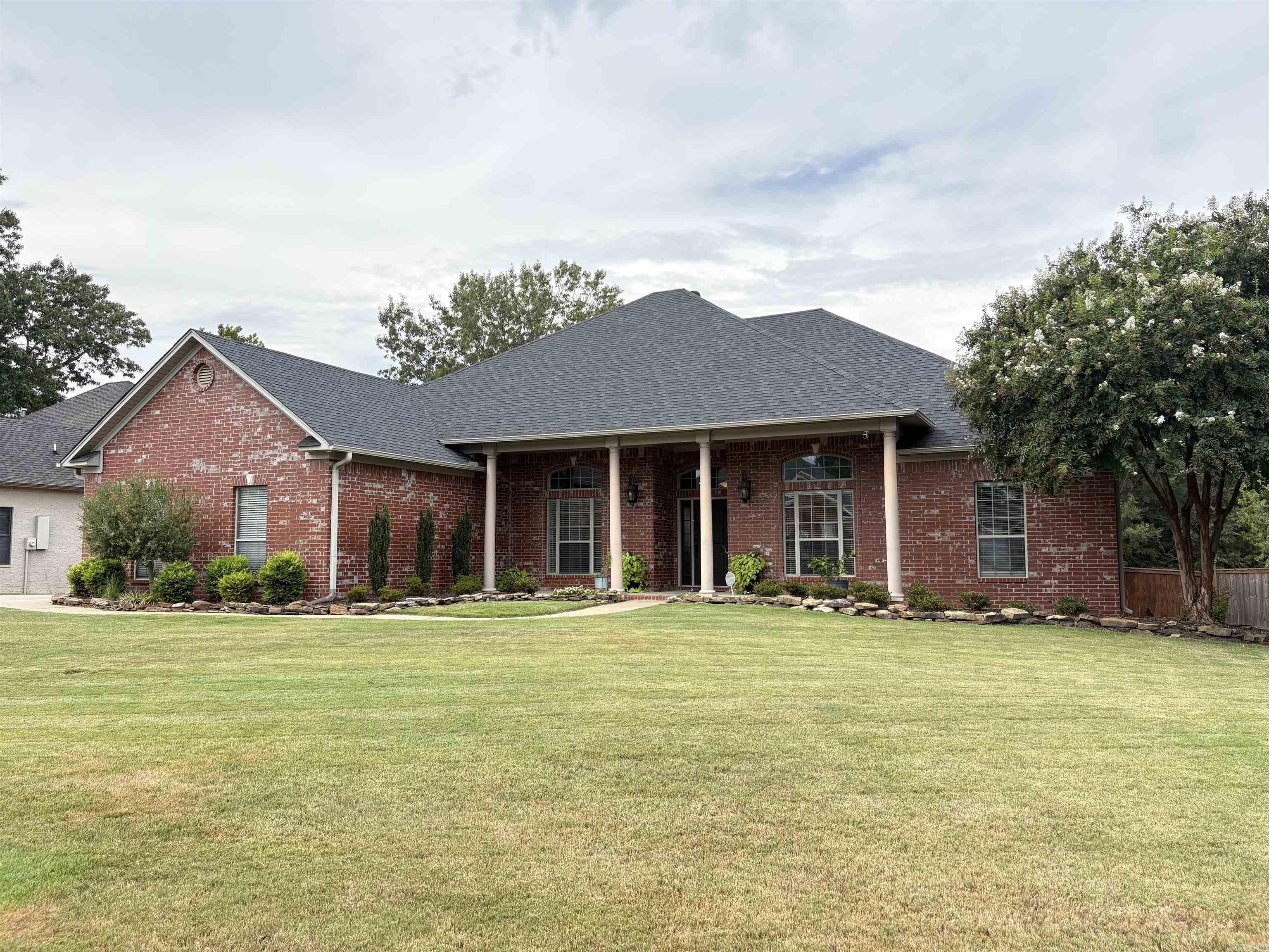 Welcome to this beautiful 4 bed, 3 full bath home with an UPDATED KITCHEN, white quartz countertops, and an open split floor plan! This home features a separate dining space as well as a dine in kitchen area, an office/flex/5th bed with closet, and a PRIVATE back yard with beautiful tree line for all the privacy you could dream of in a neighborhood. Also see the Westin Park Community Pool & Park pictured in last photos here! Call your favorite realtor for your private showing! Agents see remarks