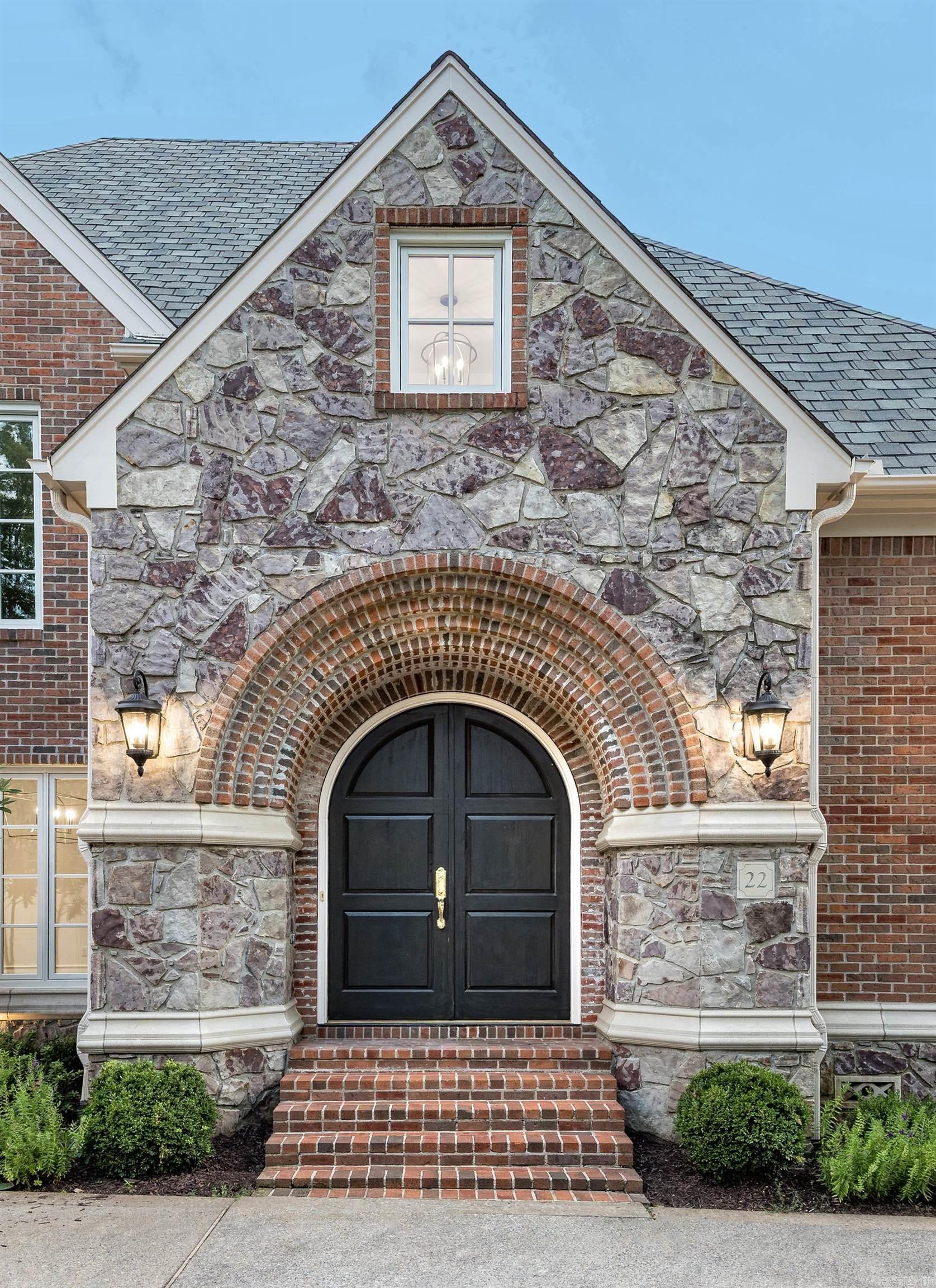 CHENAL VALLEY AVIGNON COURT - Residential