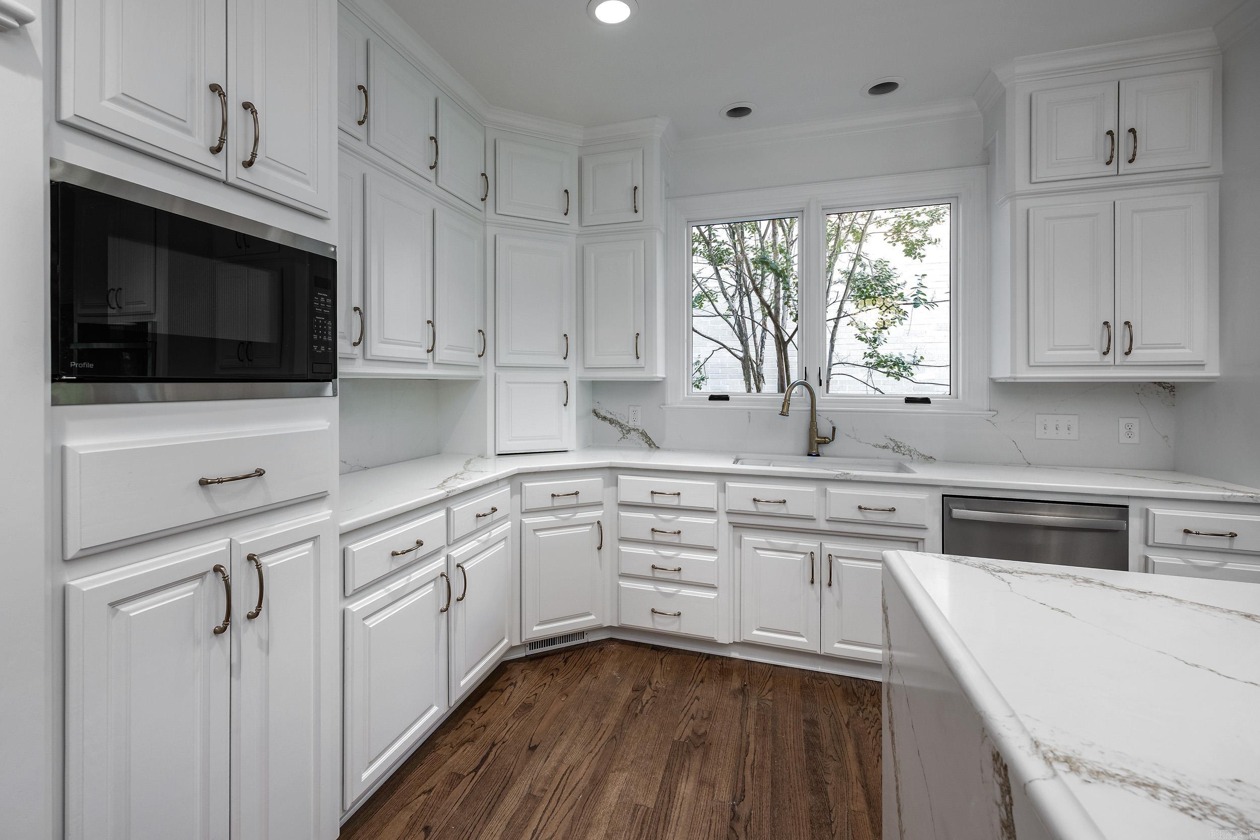 CHENAL VALLEY AVIGNON COURT - Residential