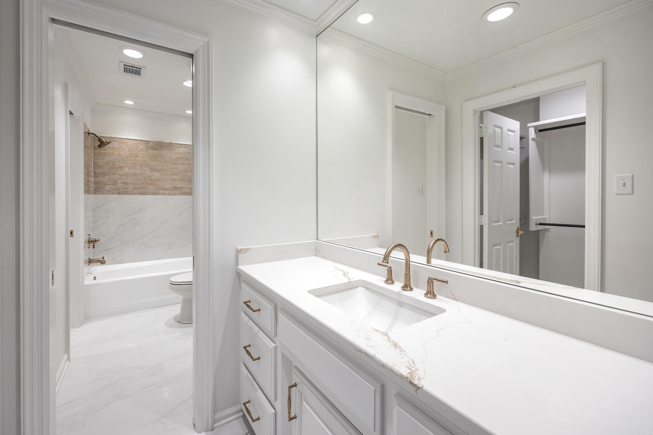 CHENAL VALLEY AVIGNON COURT - Residential