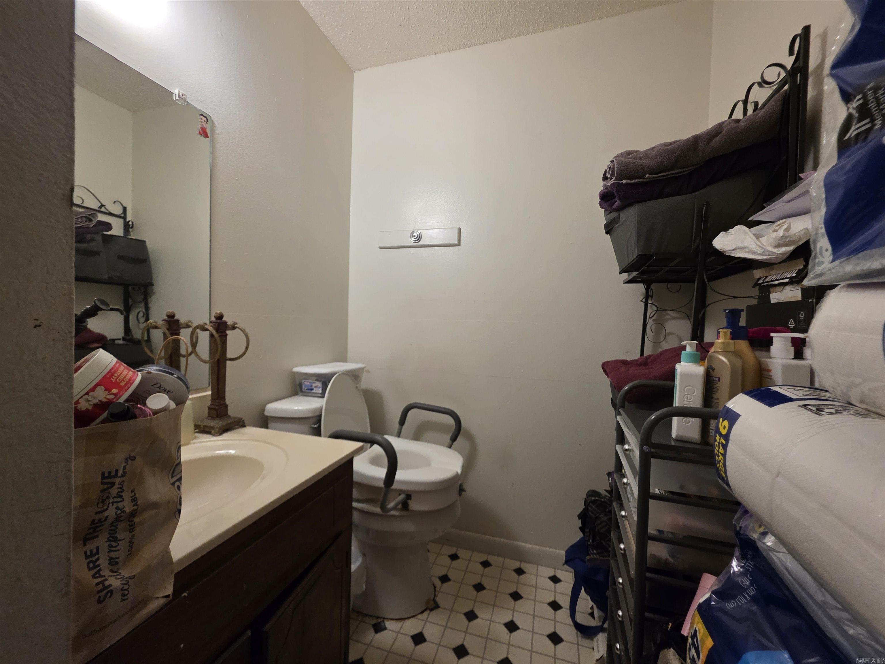 Royal Manor - Residential Income