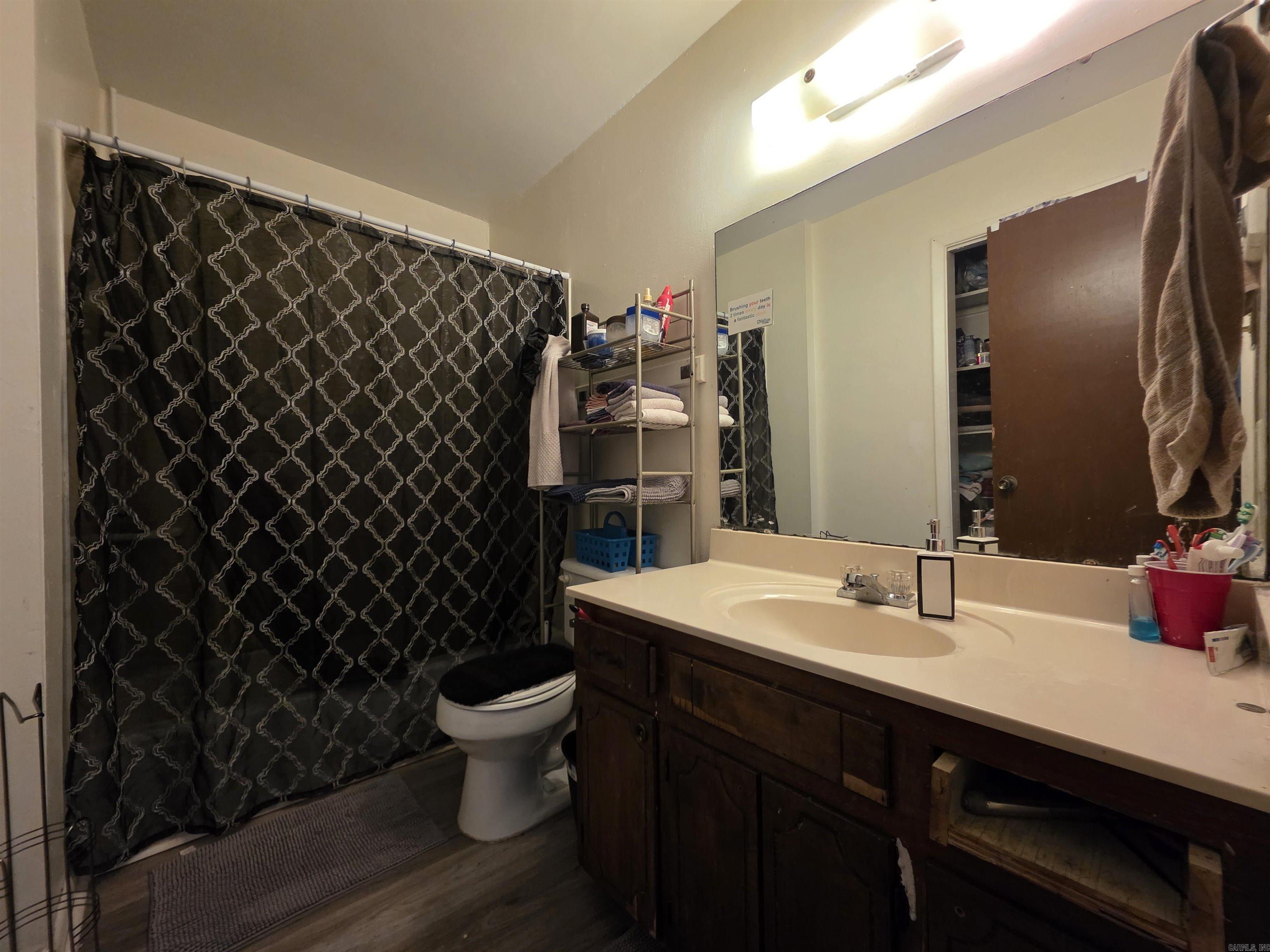 Royal Manor - Residential Income