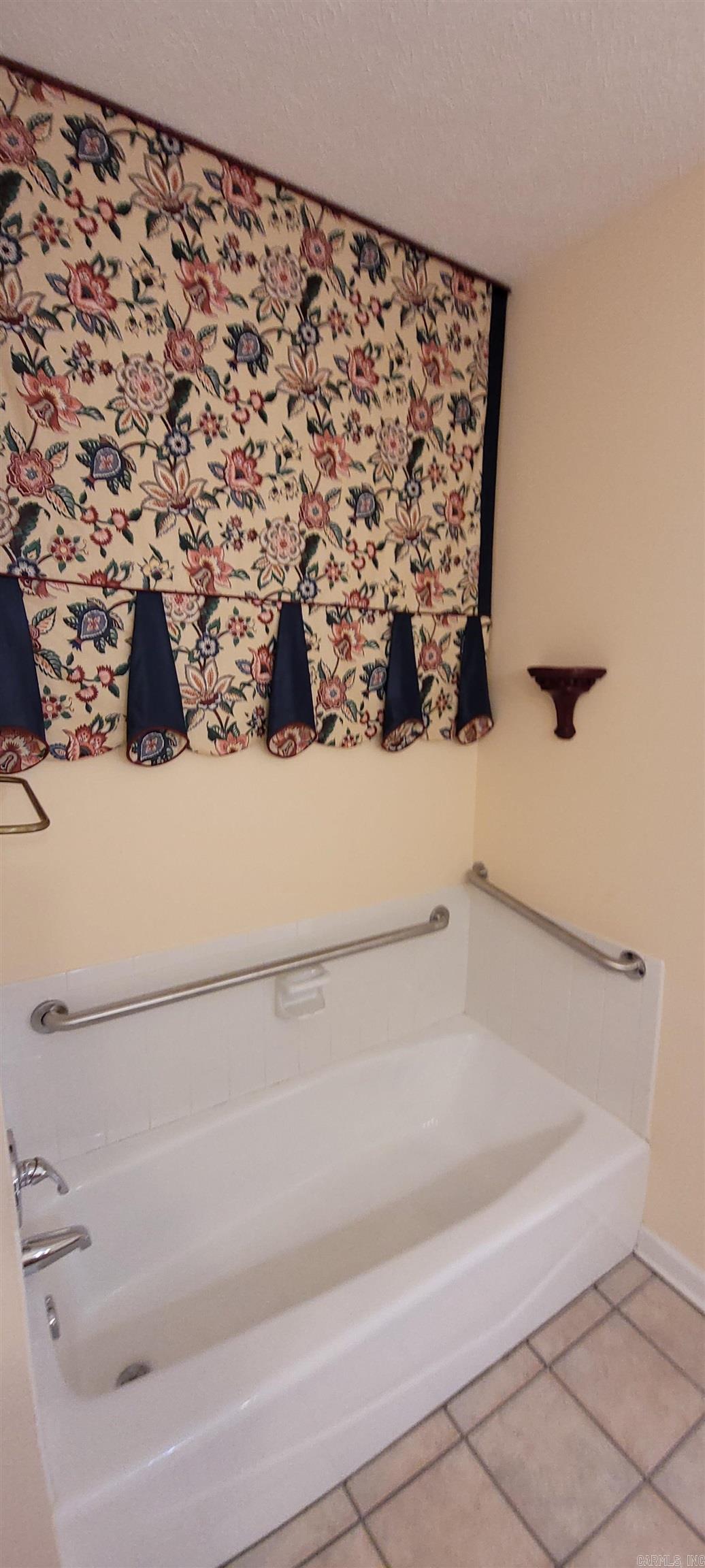 COLONIAL ACRES - Residential