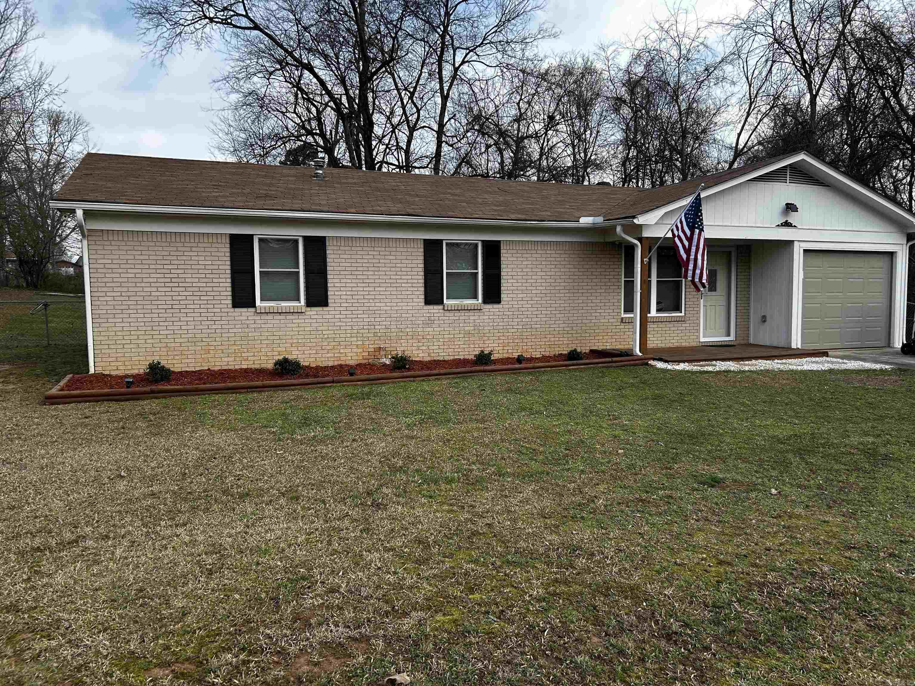 PEBBLE LAKE - Residential