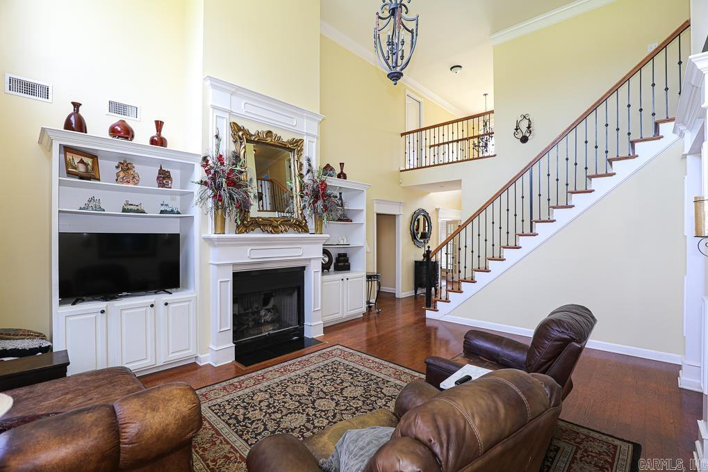 LONGHILLS VILLAGE - Residential