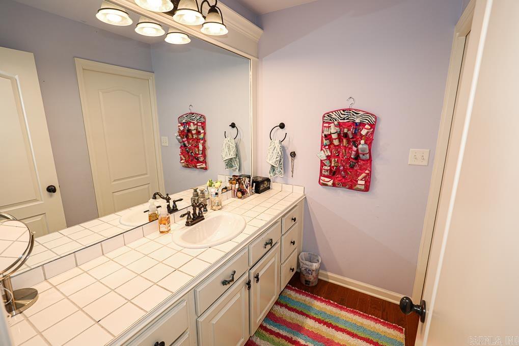 LONGHILLS VILLAGE - Residential