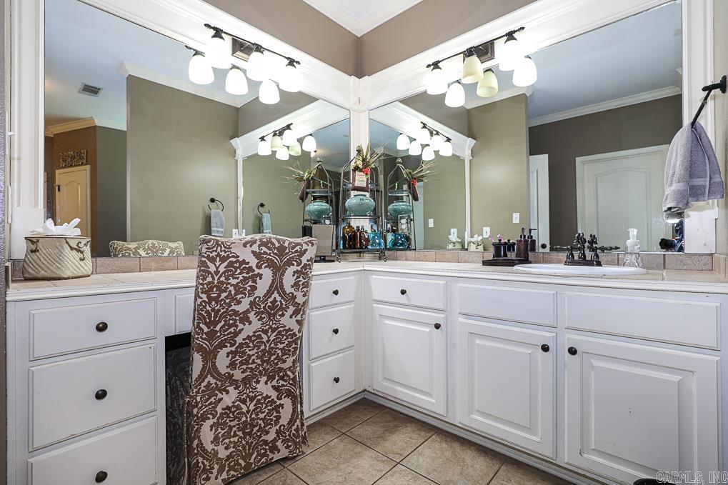 LONGHILLS VILLAGE - Residential