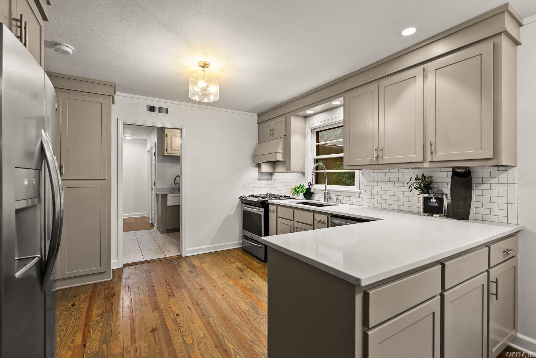 QUEEN MANOR ADDN - Residential