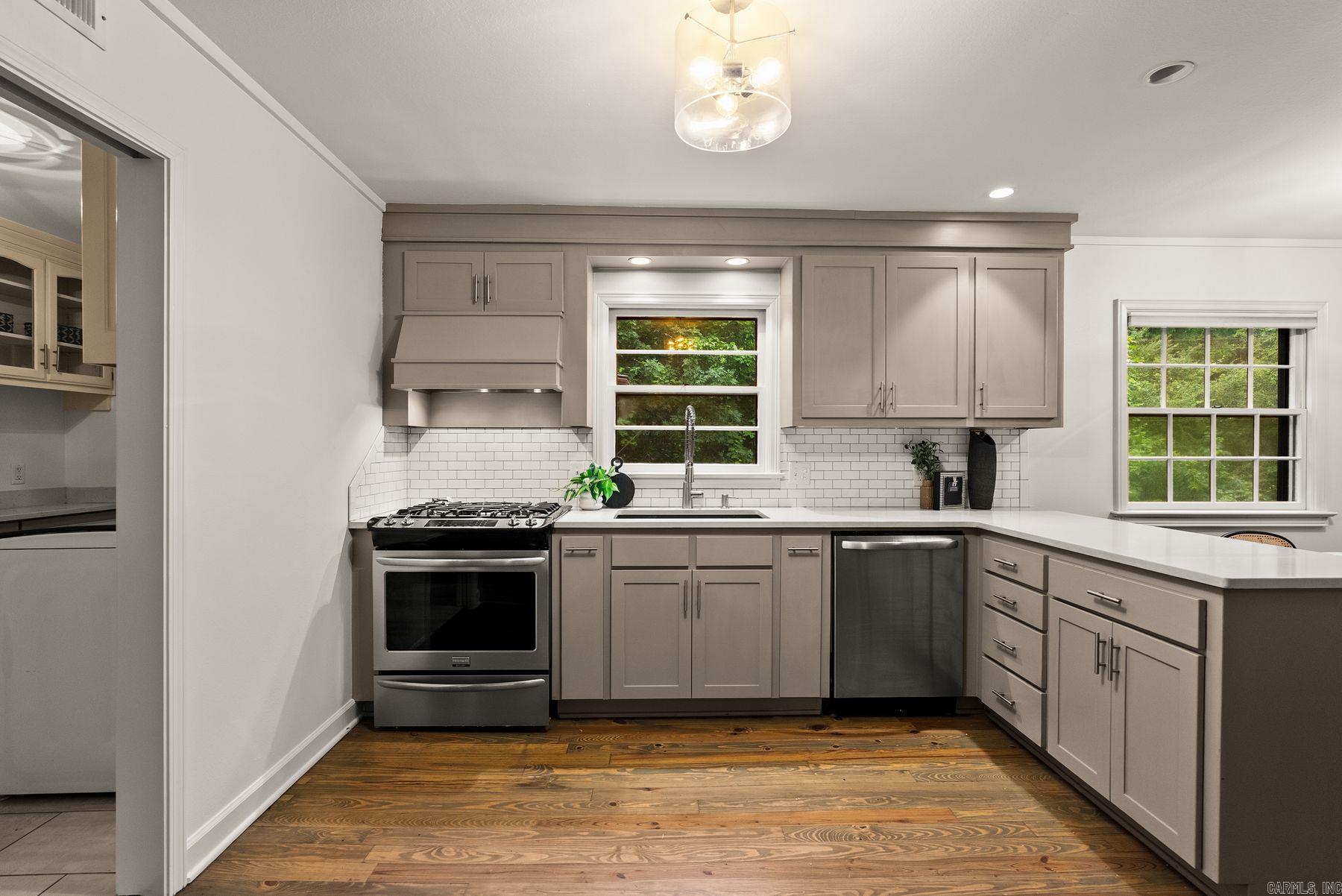 QUEEN MANOR ADDN - Residential