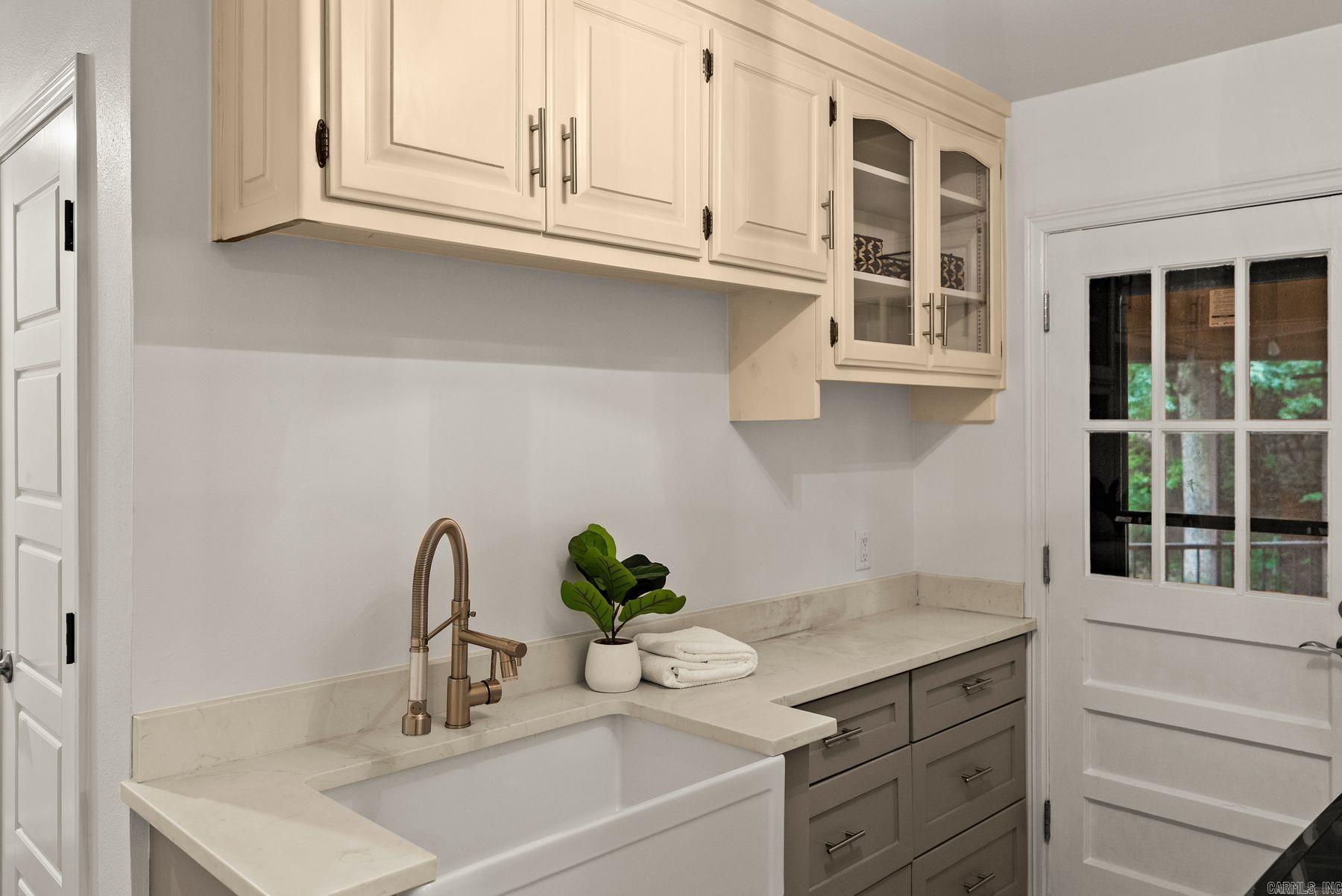 QUEEN MANOR ADDN - Residential