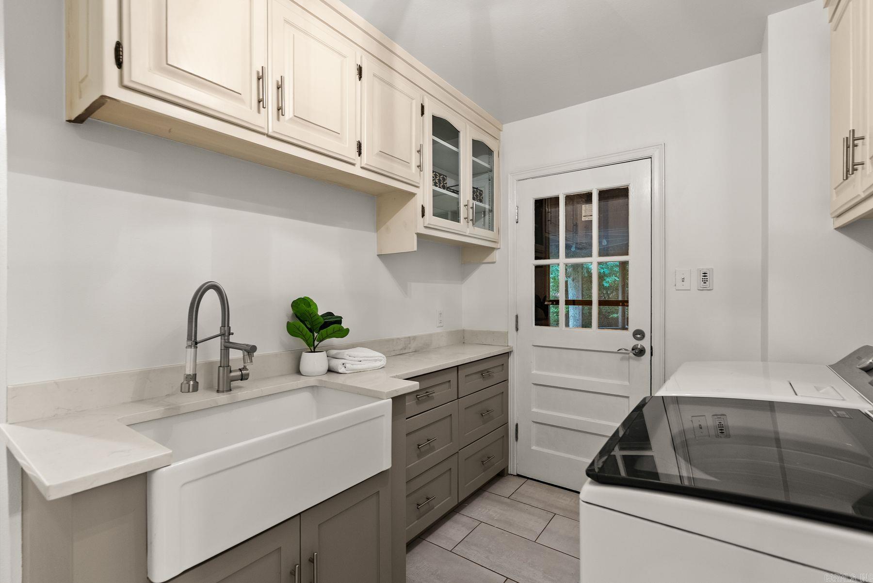 QUEEN MANOR ADDN - Residential