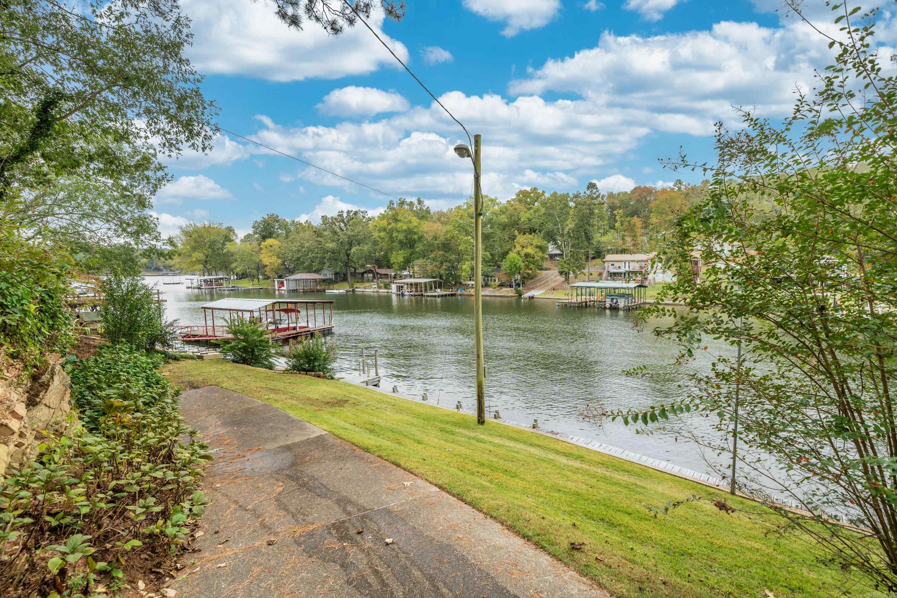 ARROWHEAD LAKE ESTATES - Residential