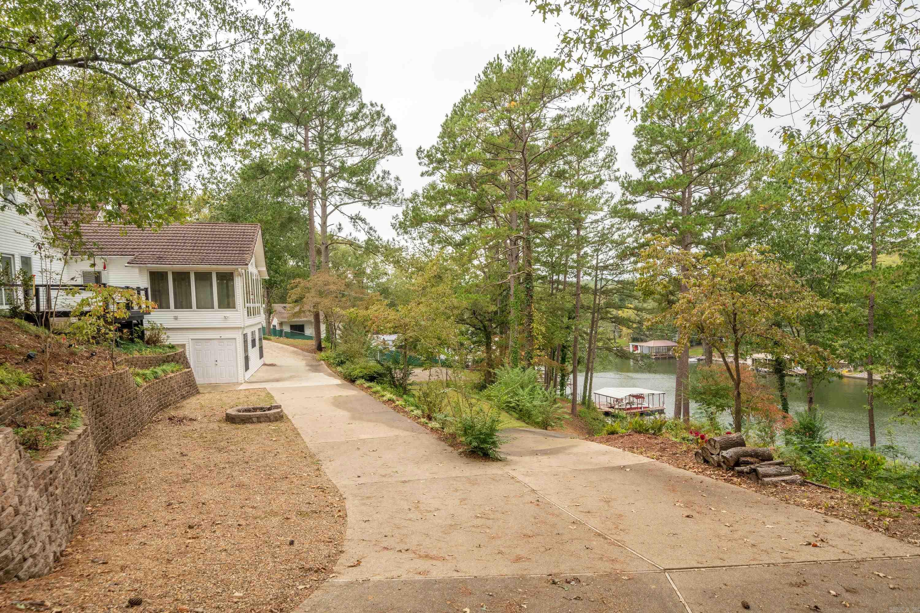 ARROWHEAD LAKE ESTATES - Residential