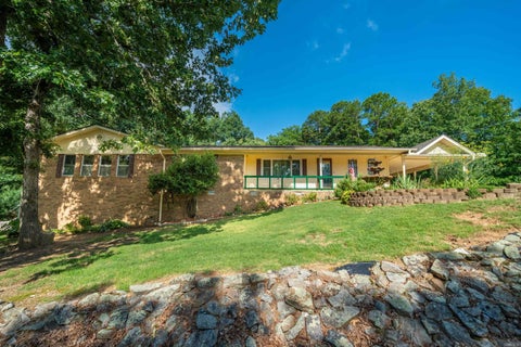 Photo of 300 Anderson Street, Hot Springs, AR 71913 (MLS # 26024019)