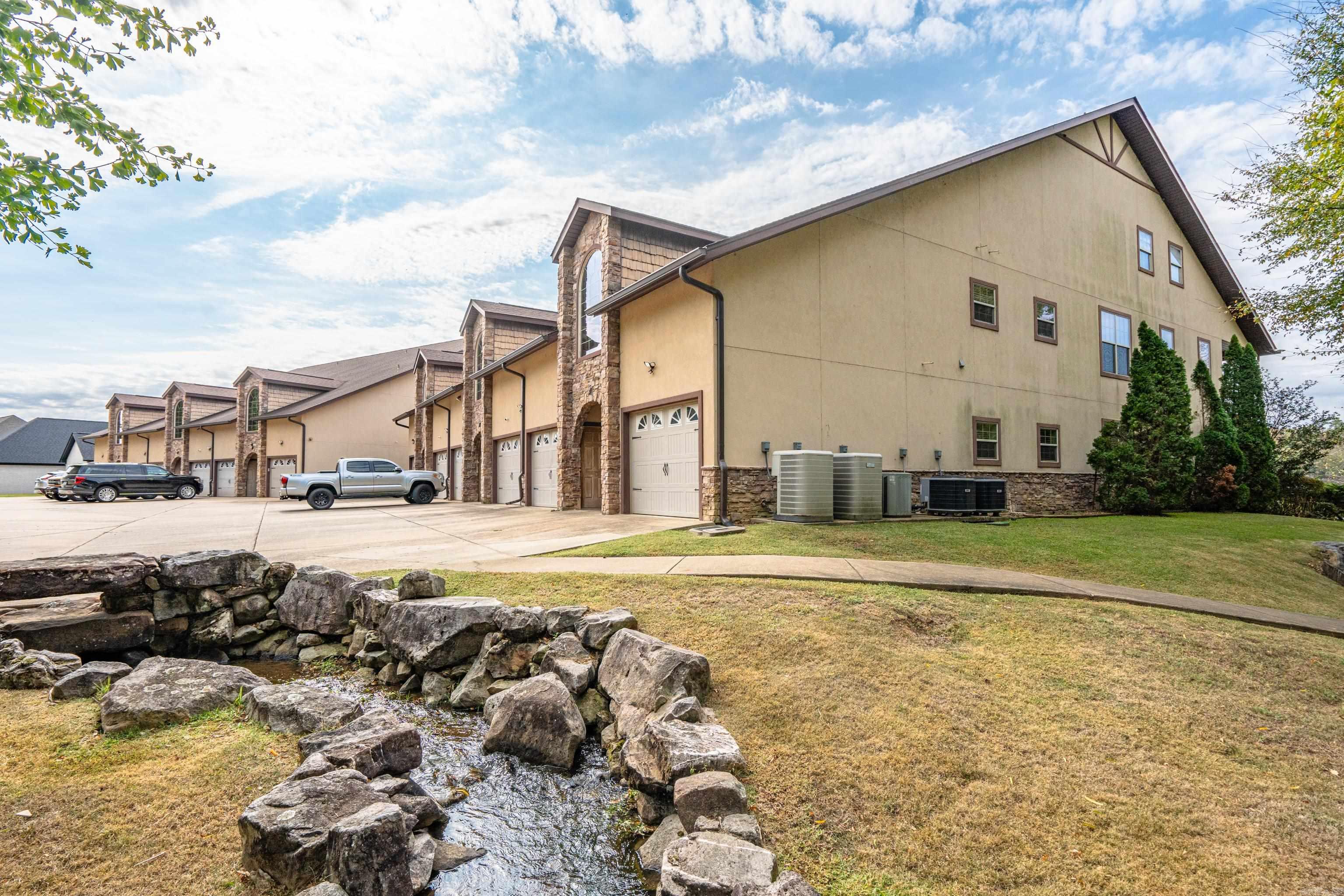 LAKESIDE GARDENS HPR - Residential