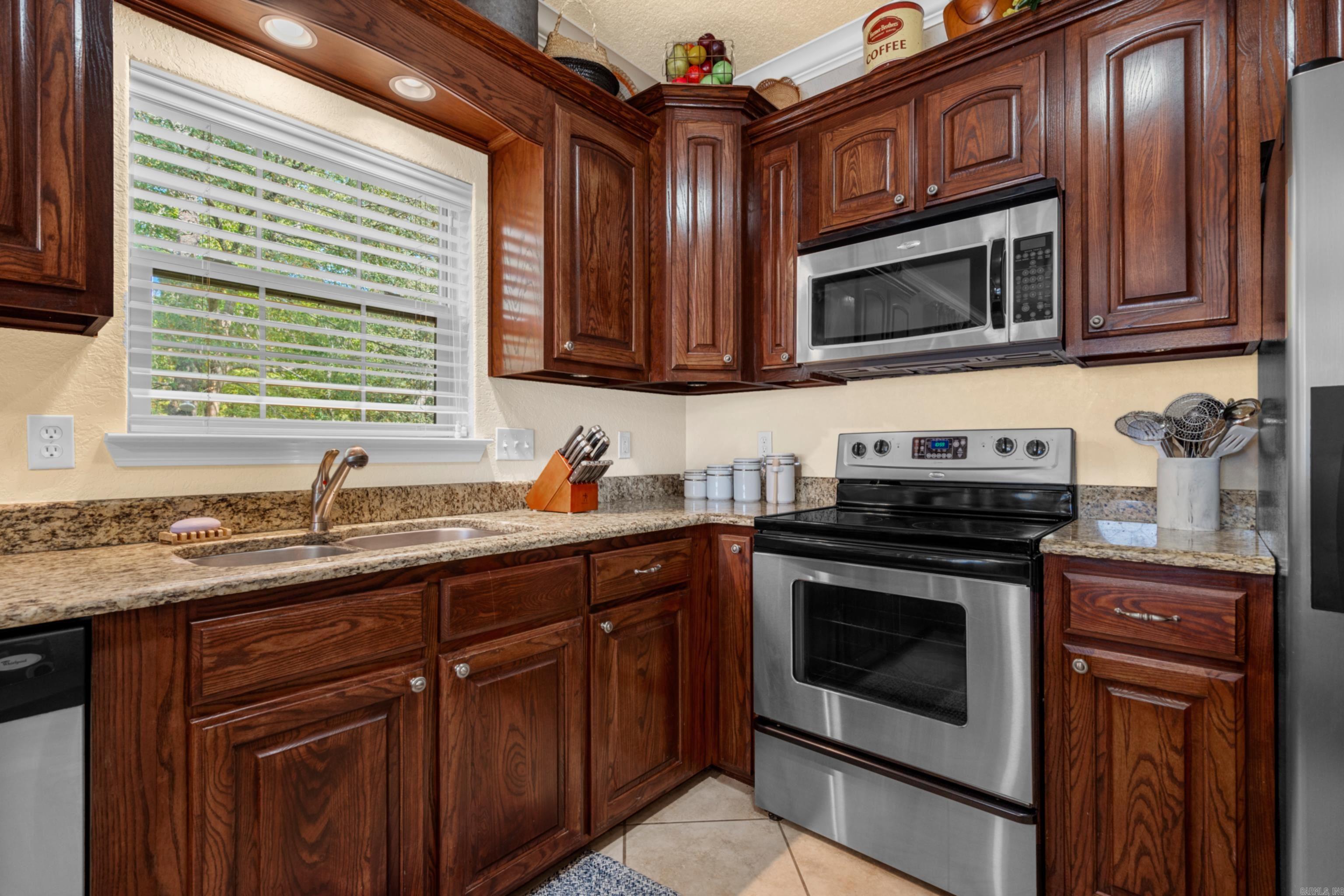 LAKESIDE GARDENS HPR - Residential