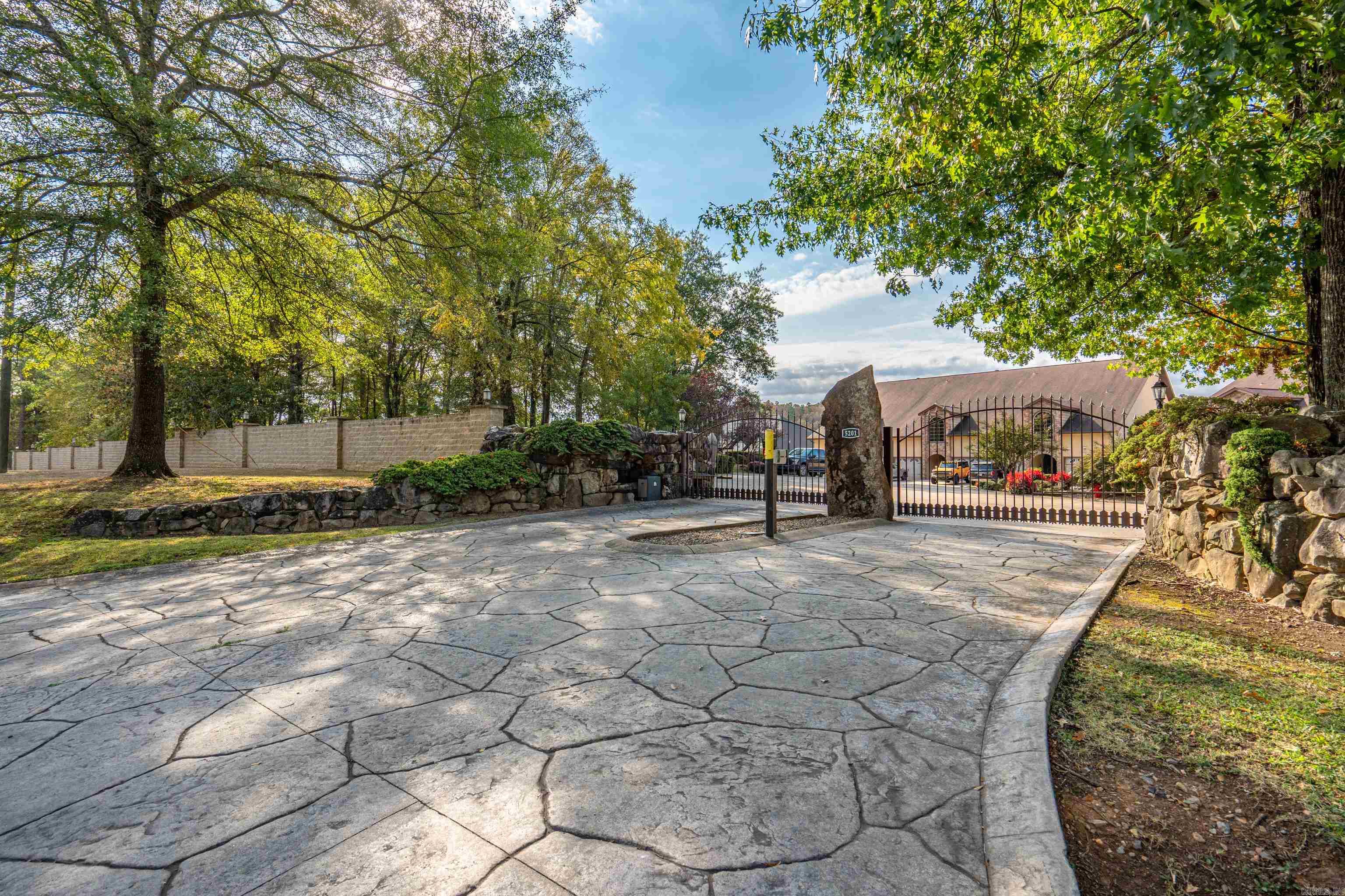 LAKESIDE GARDENS HPR - Residential