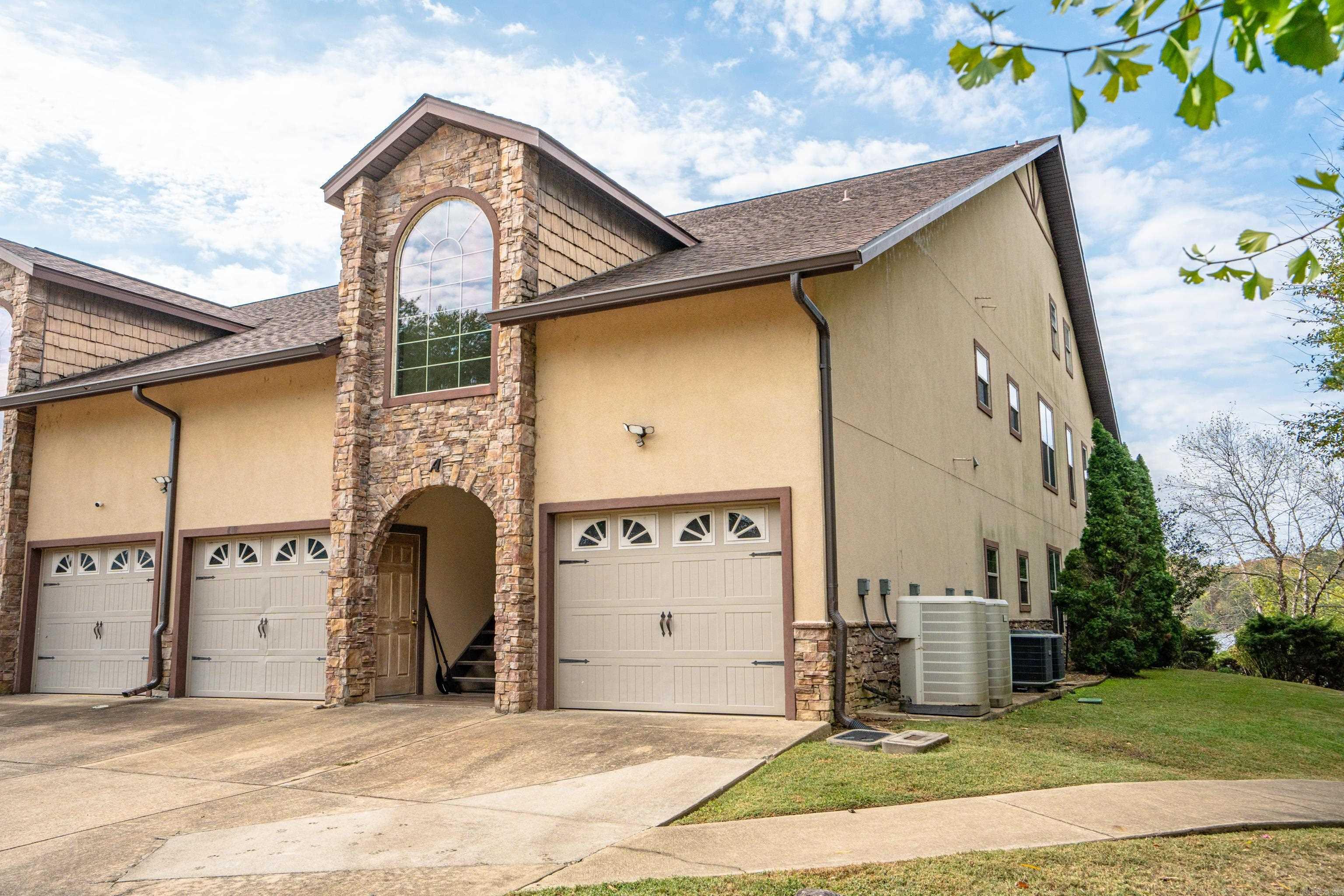 LAKESIDE GARDENS HPR - Residential