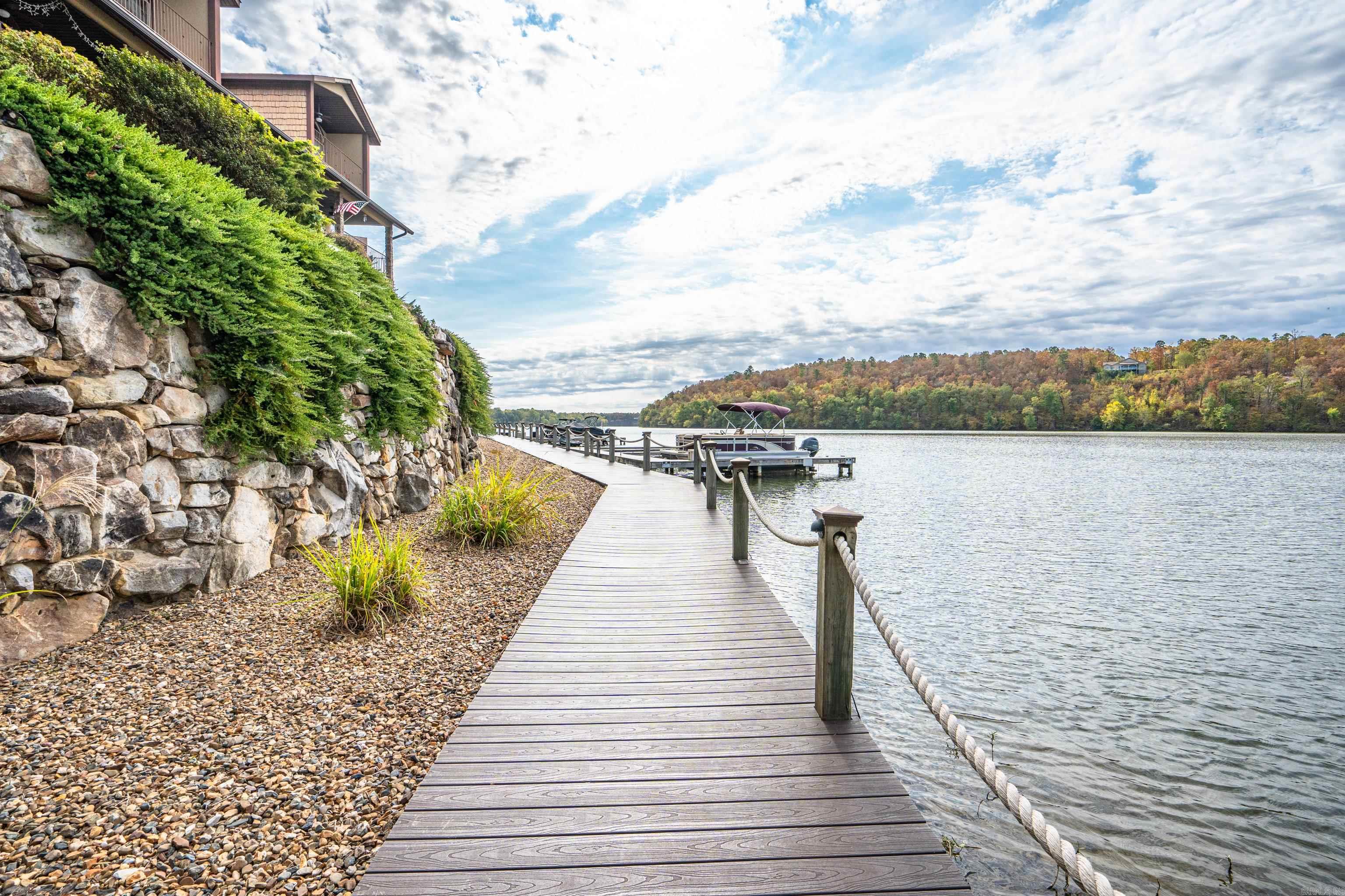 LAKESIDE GARDENS HPR - Residential