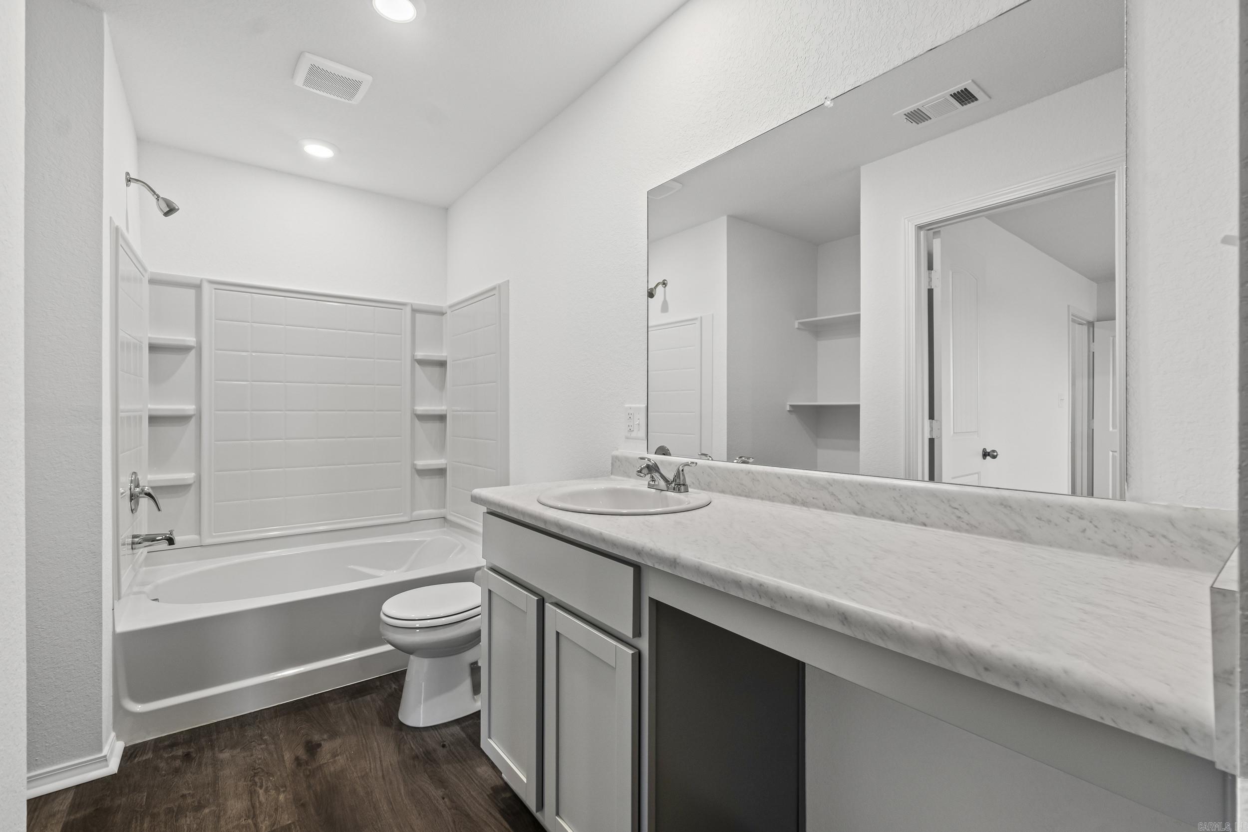 HILL FARM - Residential