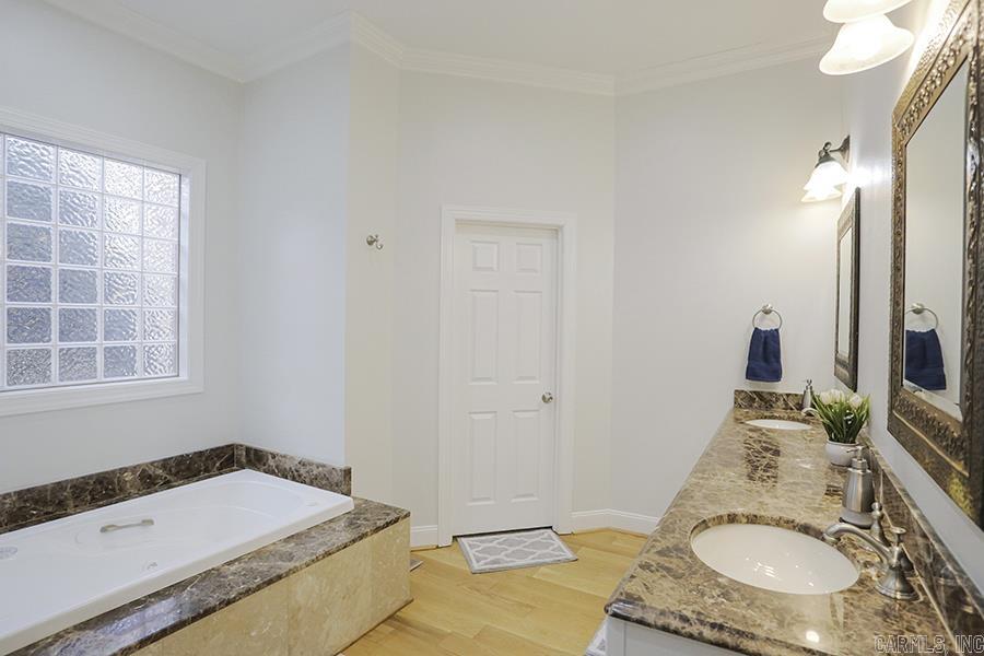 CHENAL VALLEY BRETAGNE CIRCLE - Residential