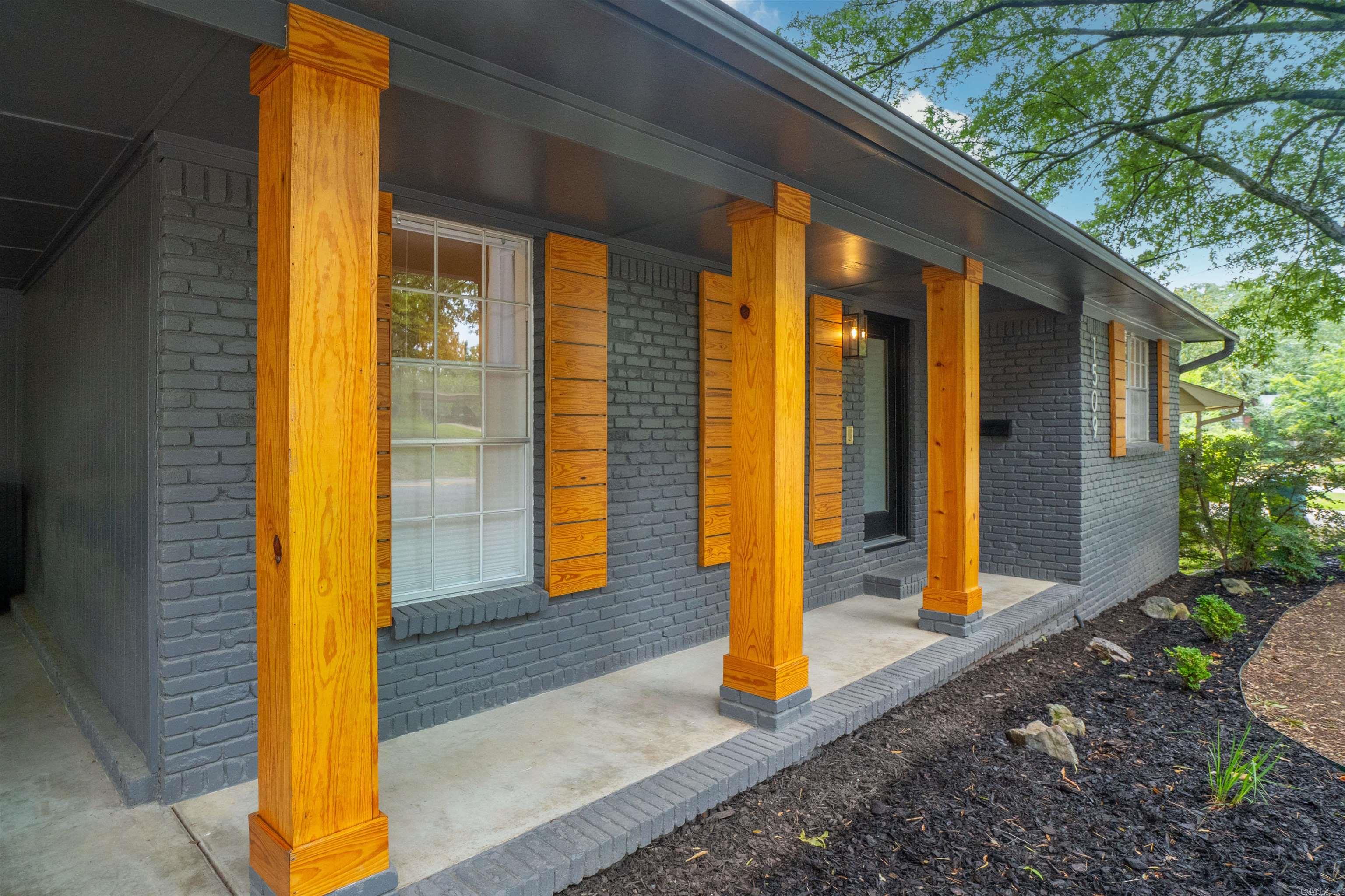 LEAWOOD MANOR - Residential