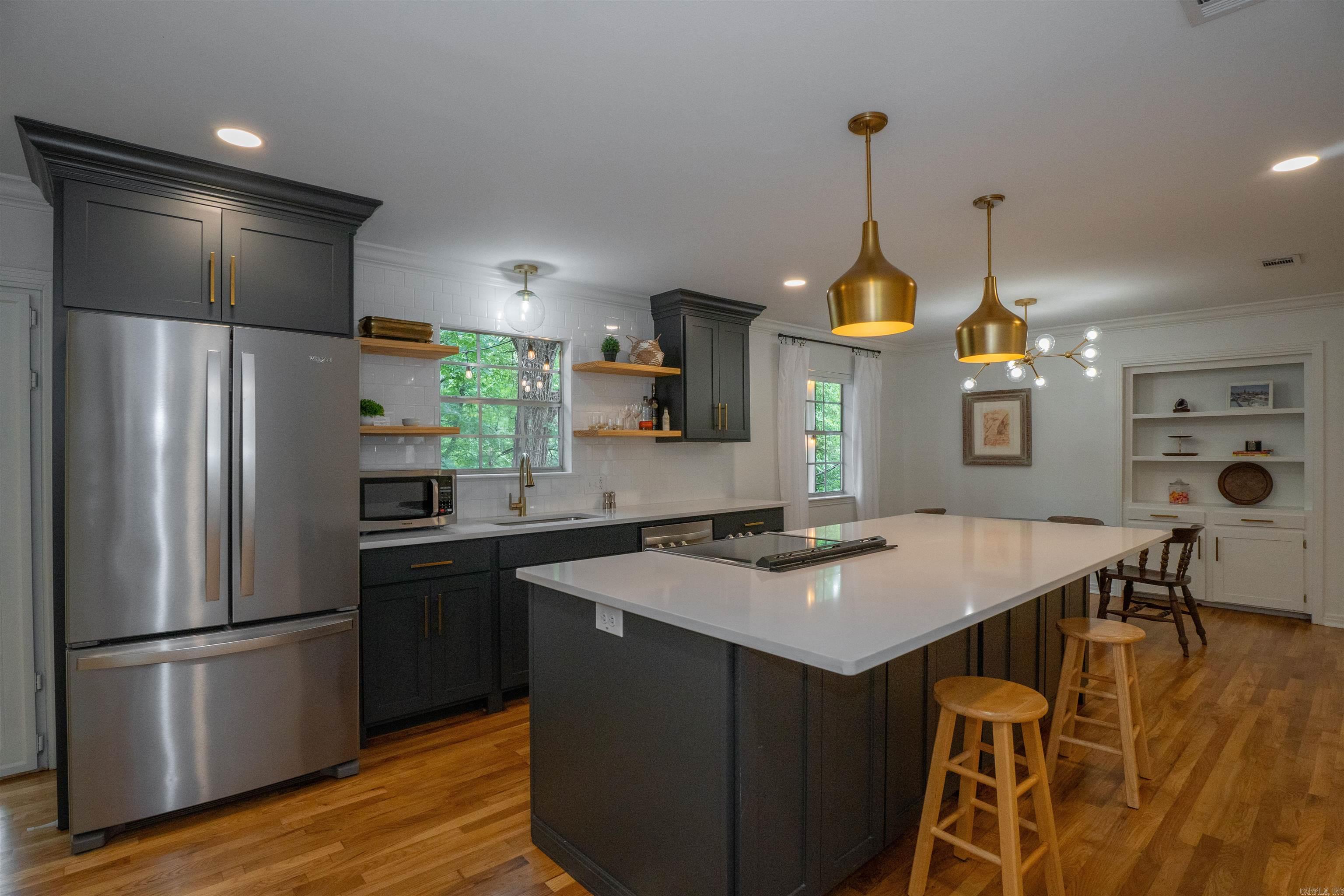 LEAWOOD MANOR - Residential