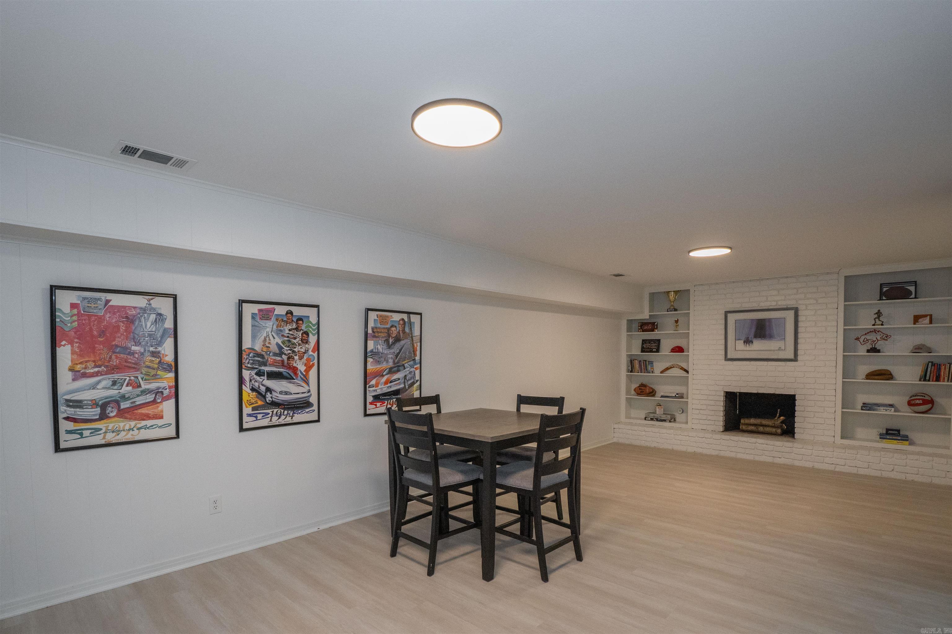 LEAWOOD MANOR - Residential