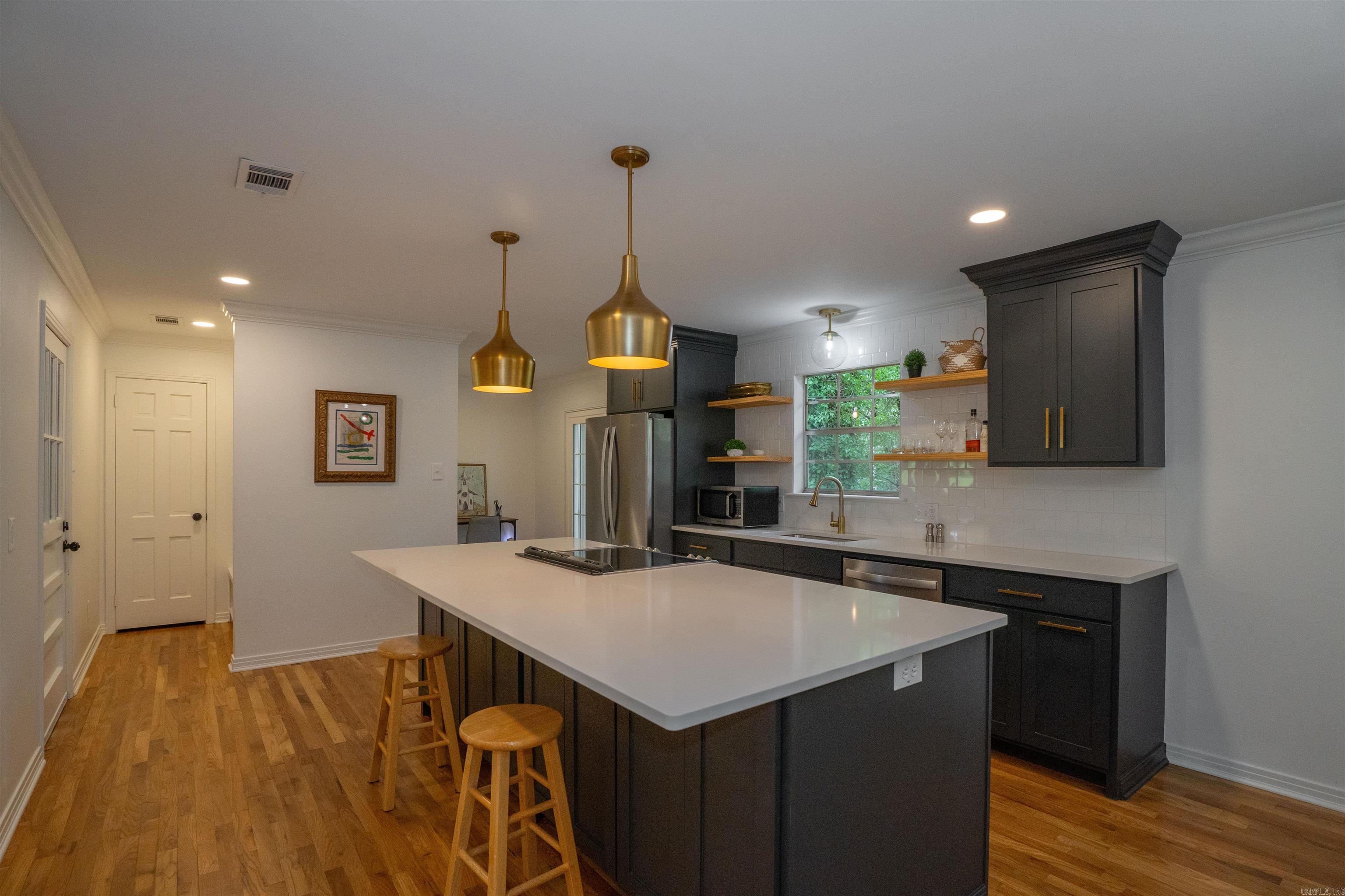 LEAWOOD MANOR - Residential