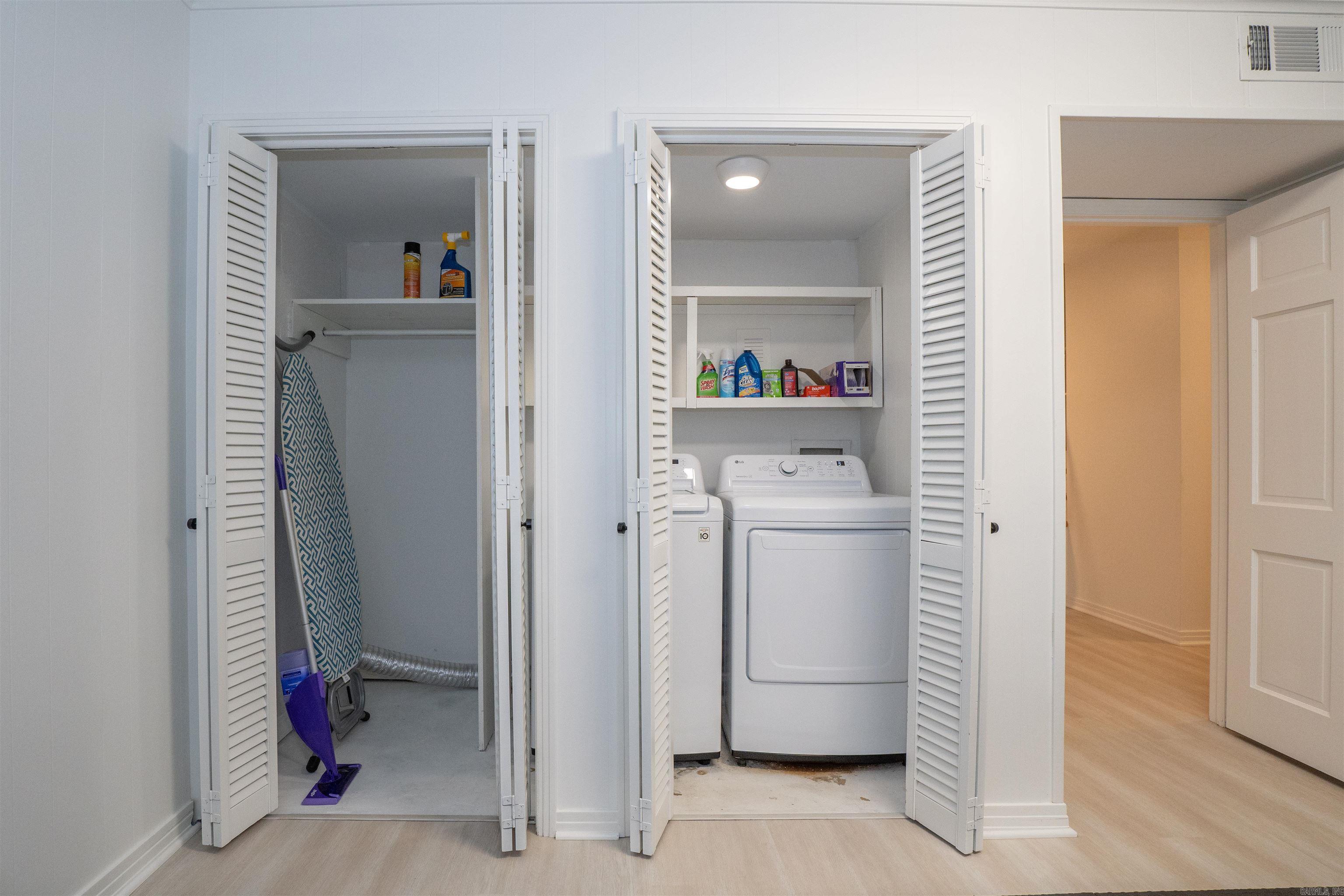 LEAWOOD MANOR - Residential