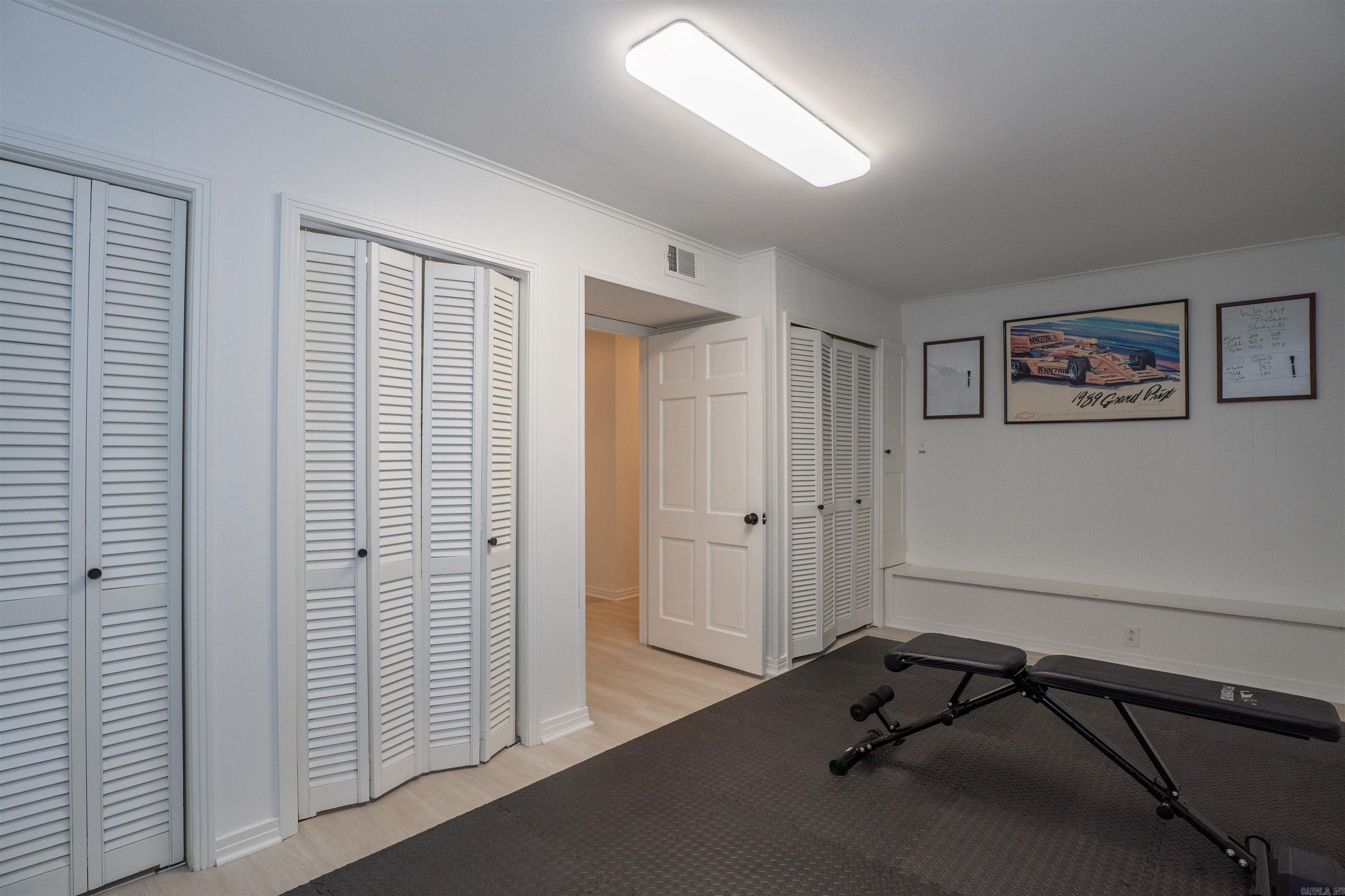 LEAWOOD MANOR - Residential