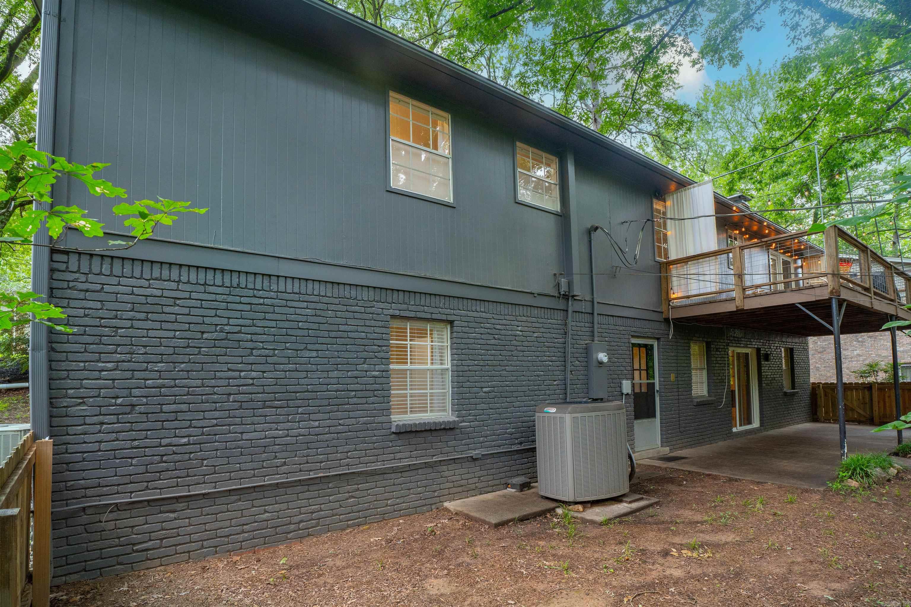 LEAWOOD MANOR - Residential