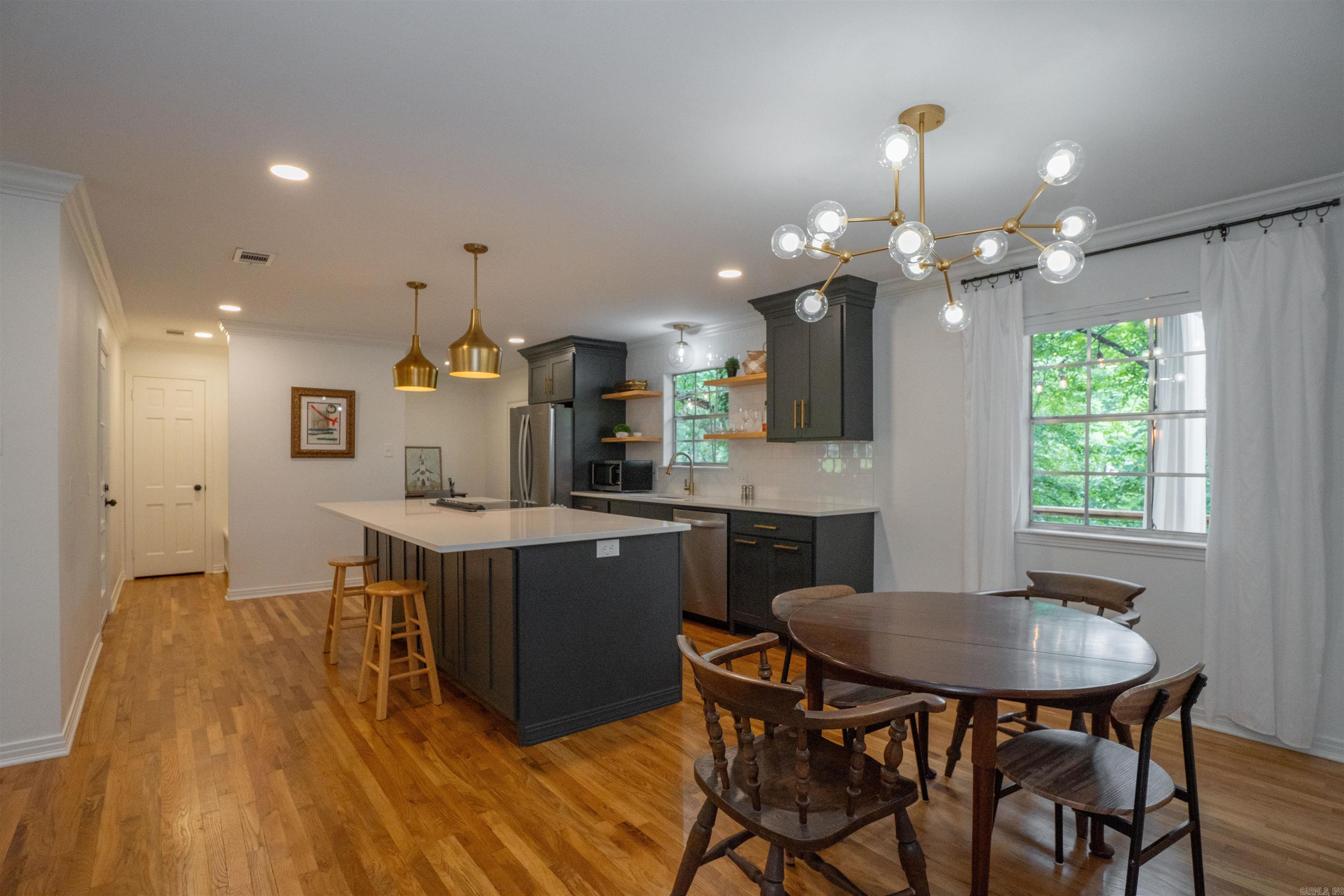 LEAWOOD MANOR - Residential