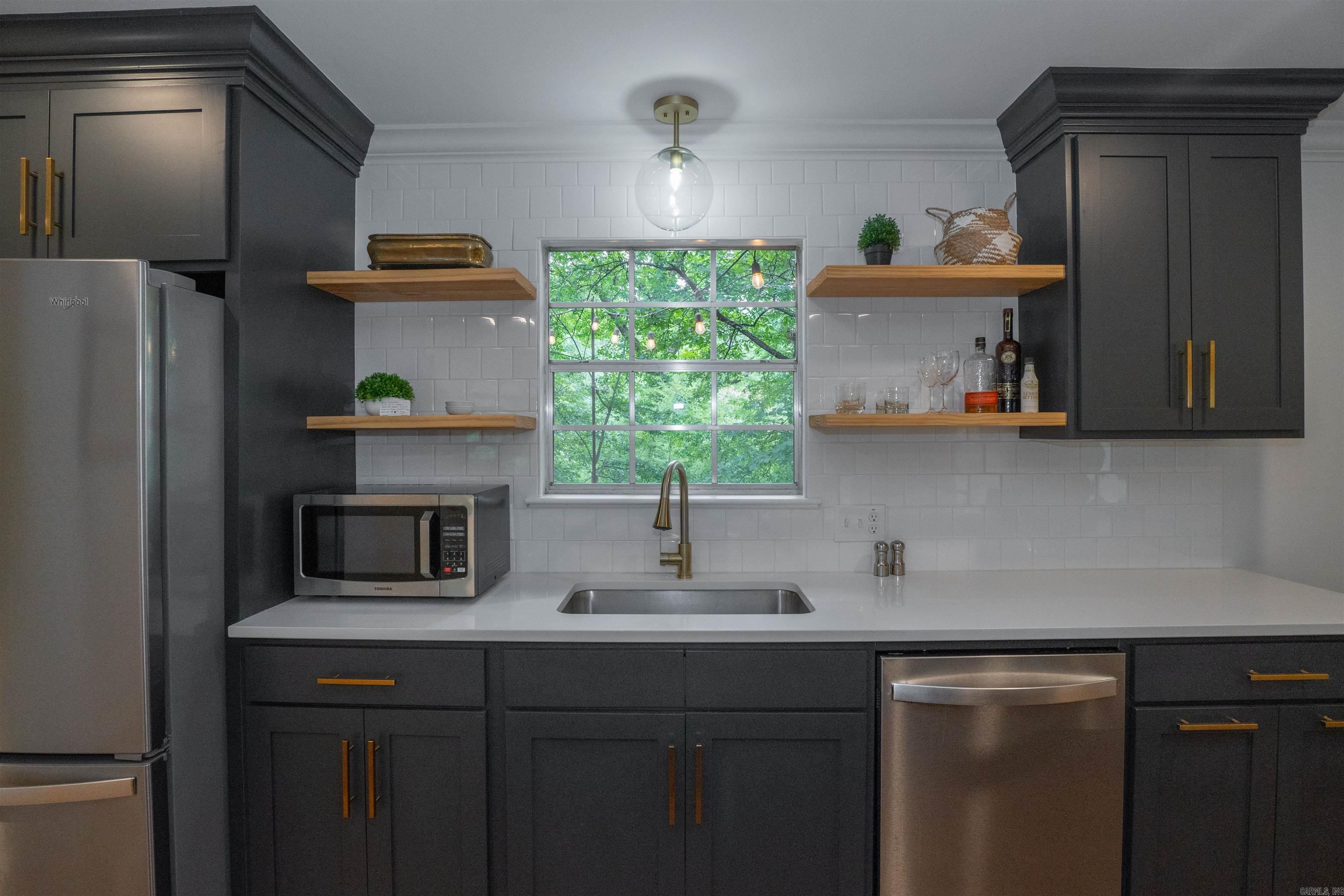 LEAWOOD MANOR - Residential