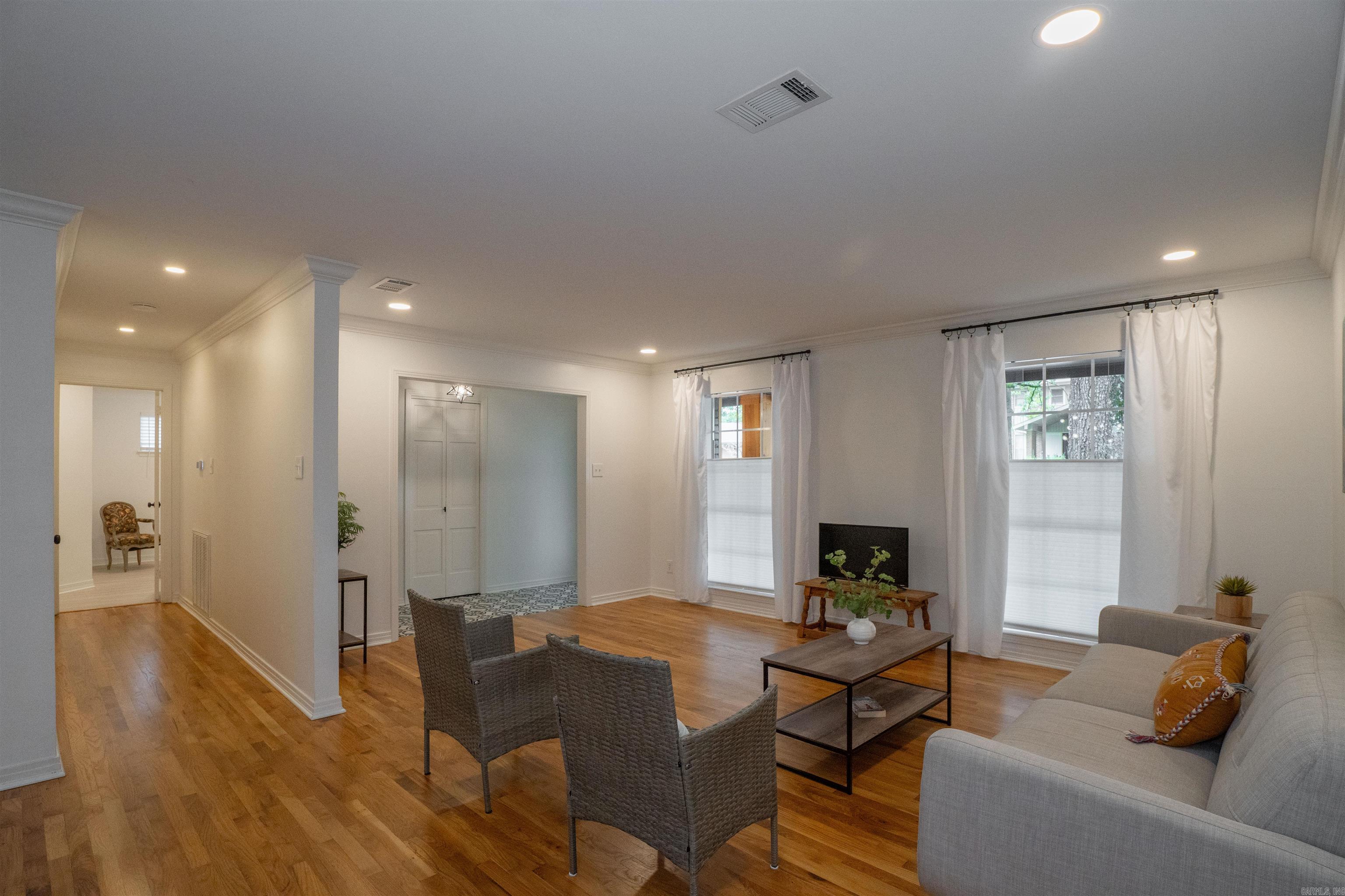 LEAWOOD MANOR - Residential