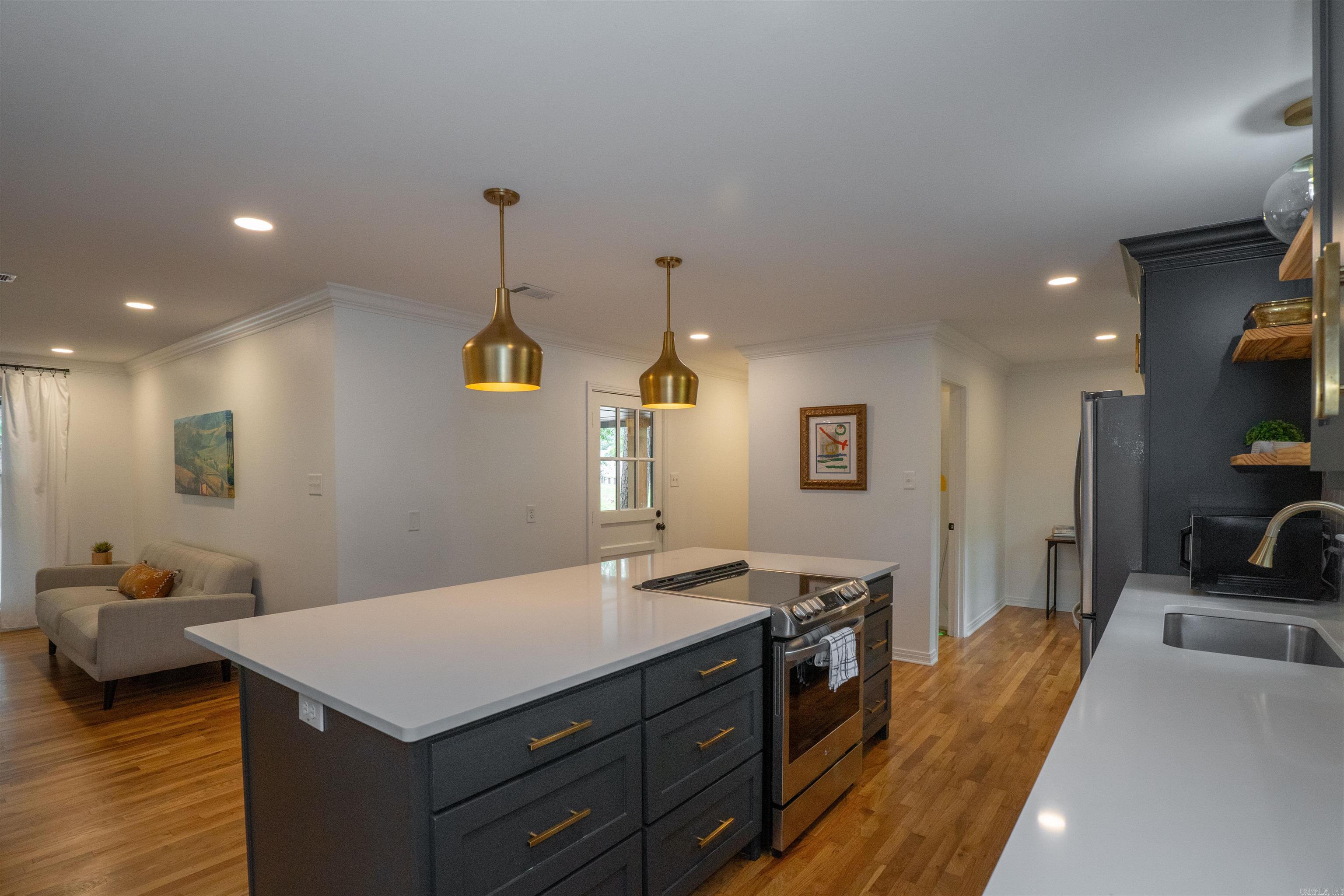 LEAWOOD MANOR - Residential