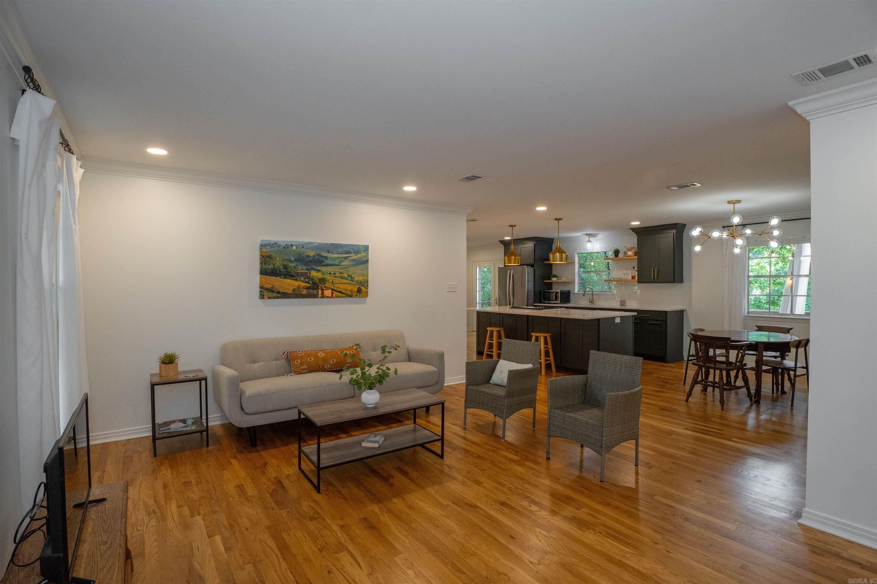 LEAWOOD MANOR - Residential