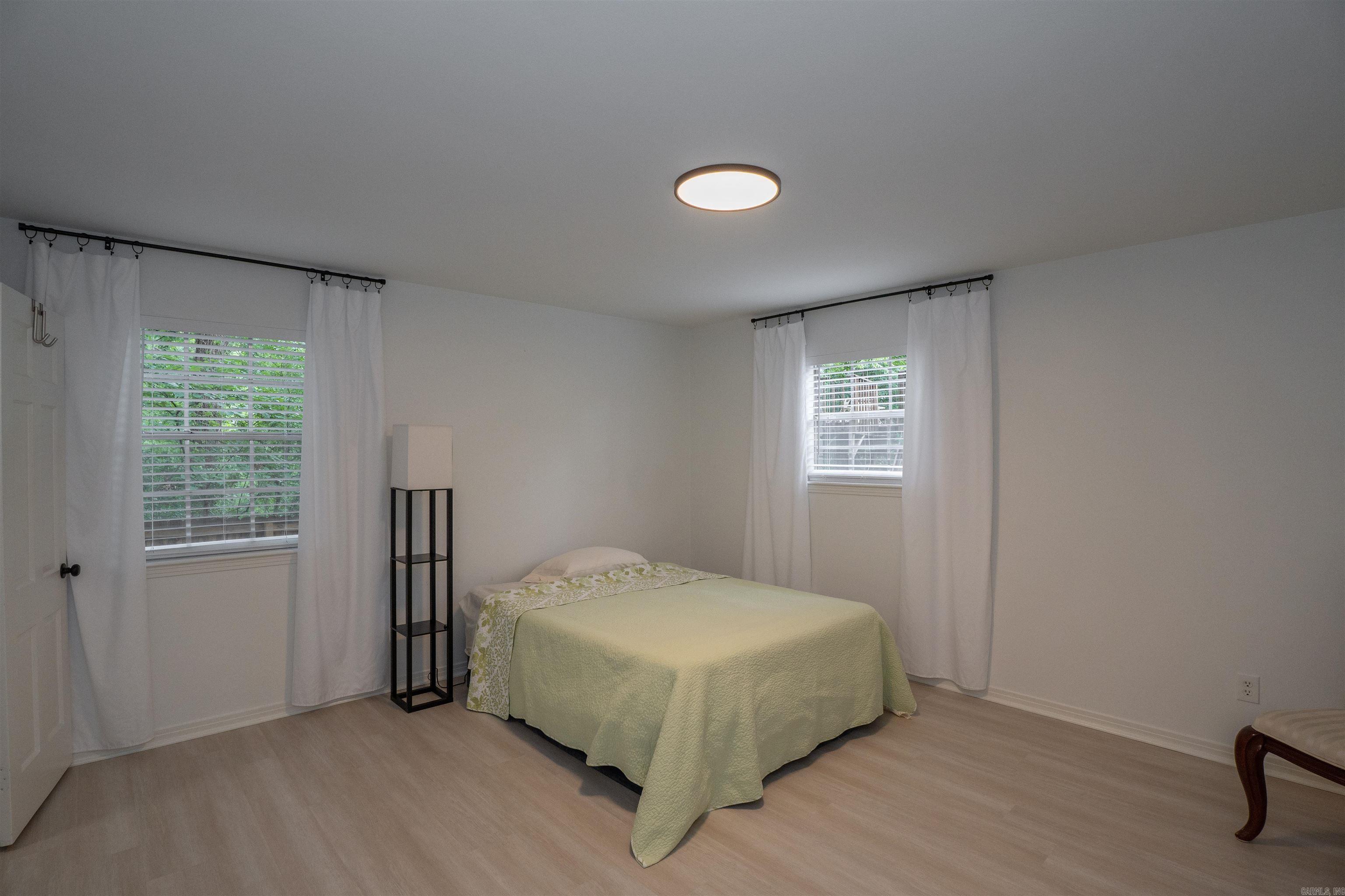 LEAWOOD MANOR - Residential