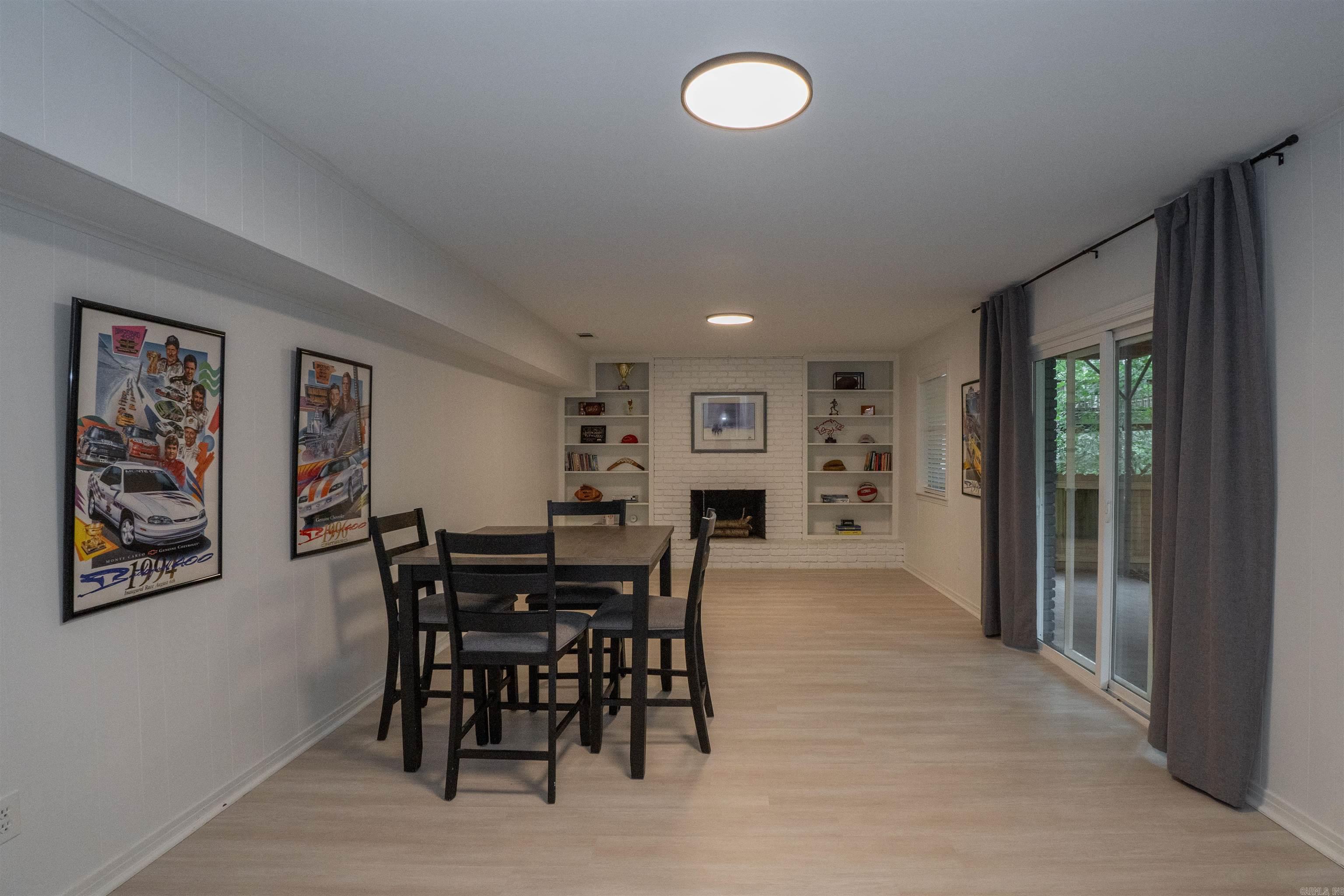 LEAWOOD MANOR - Residential