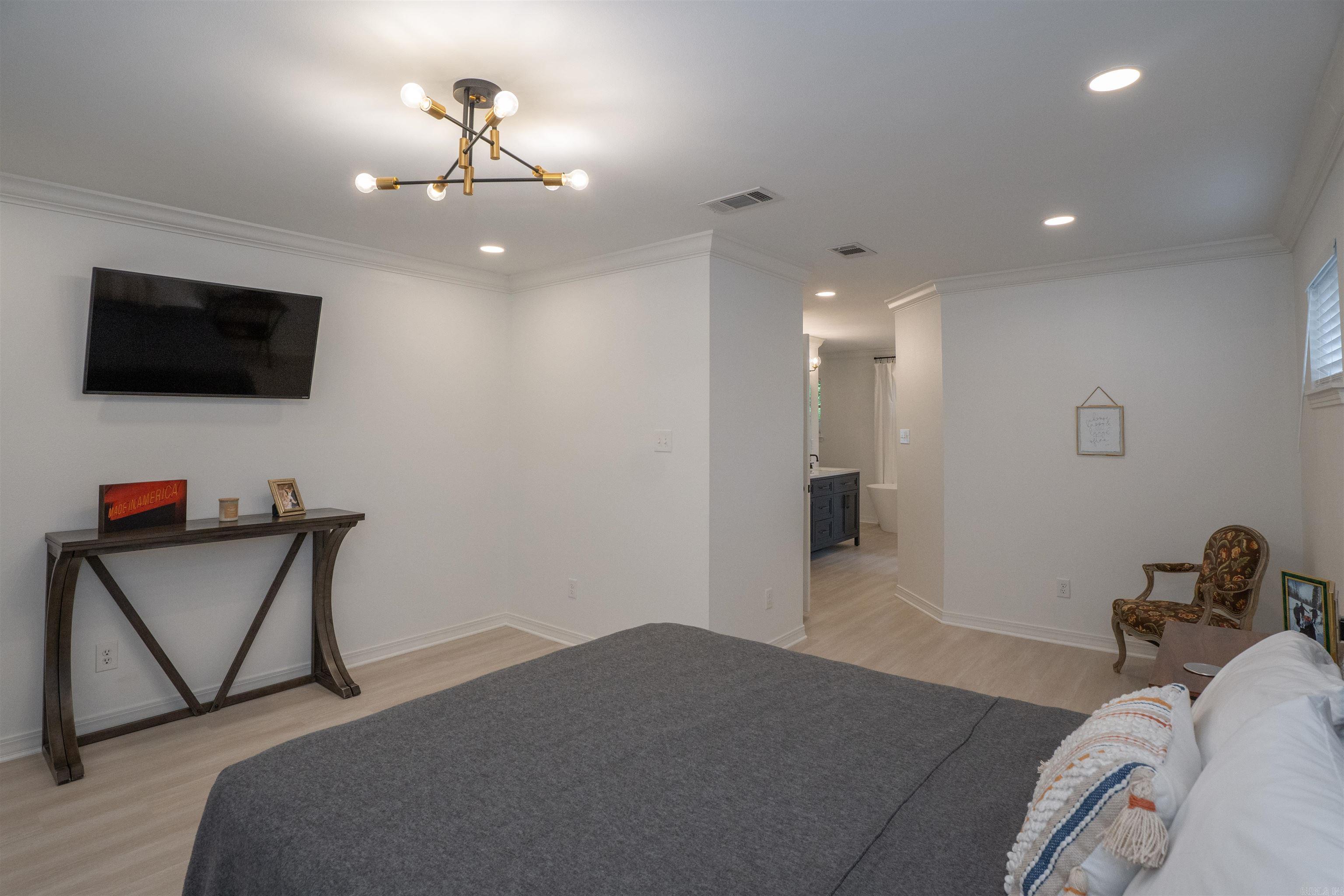 LEAWOOD MANOR - Residential