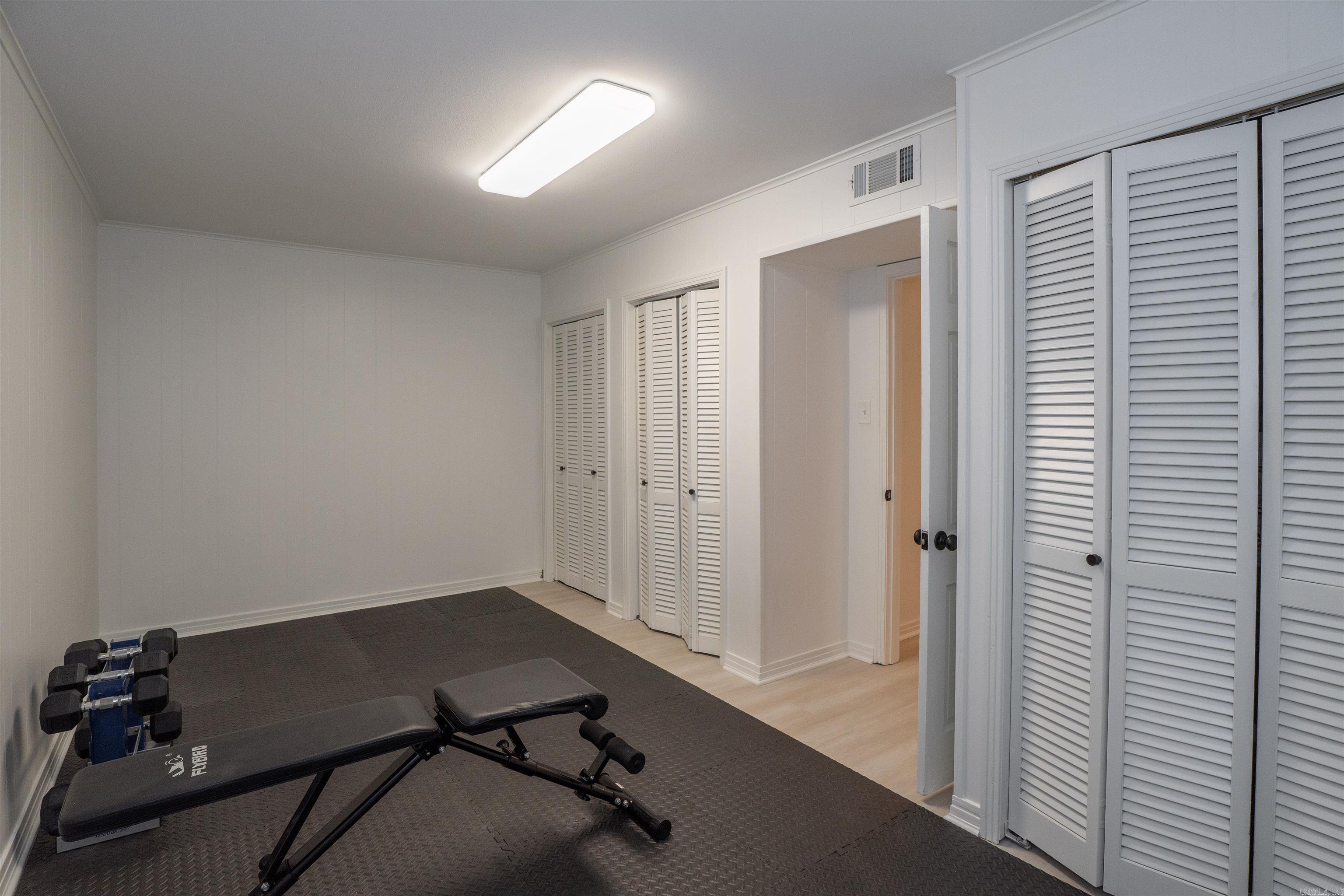 LEAWOOD MANOR - Residential