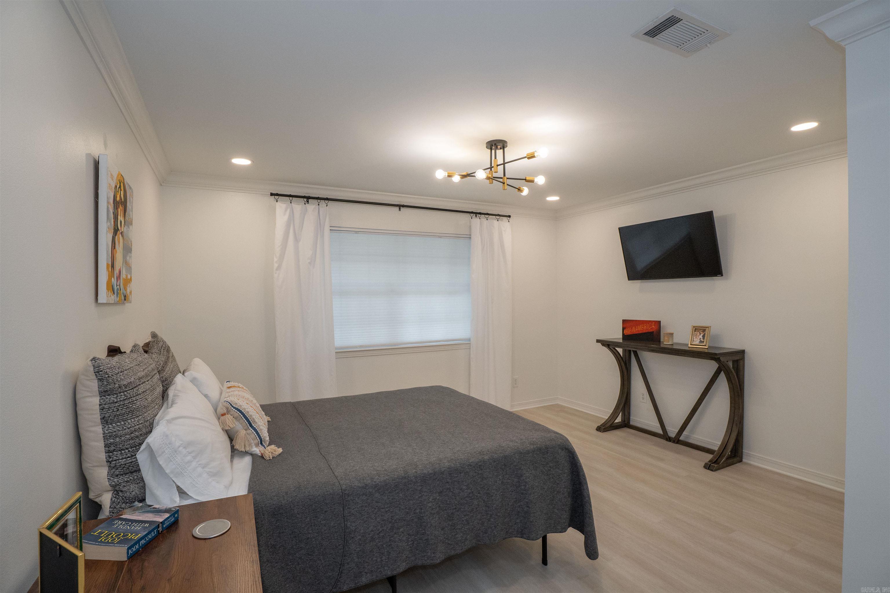 LEAWOOD MANOR - Residential