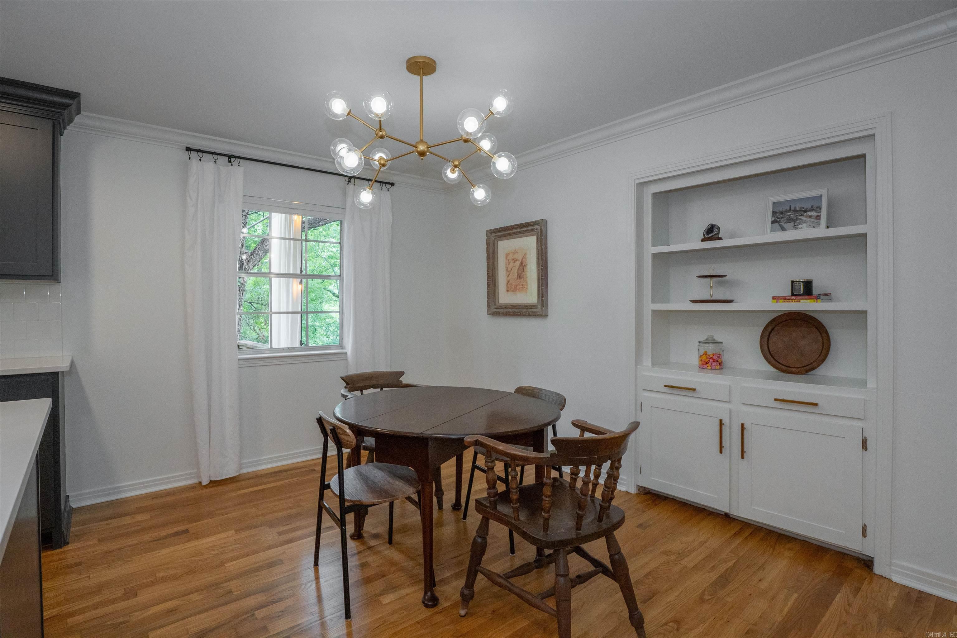 LEAWOOD MANOR - Residential