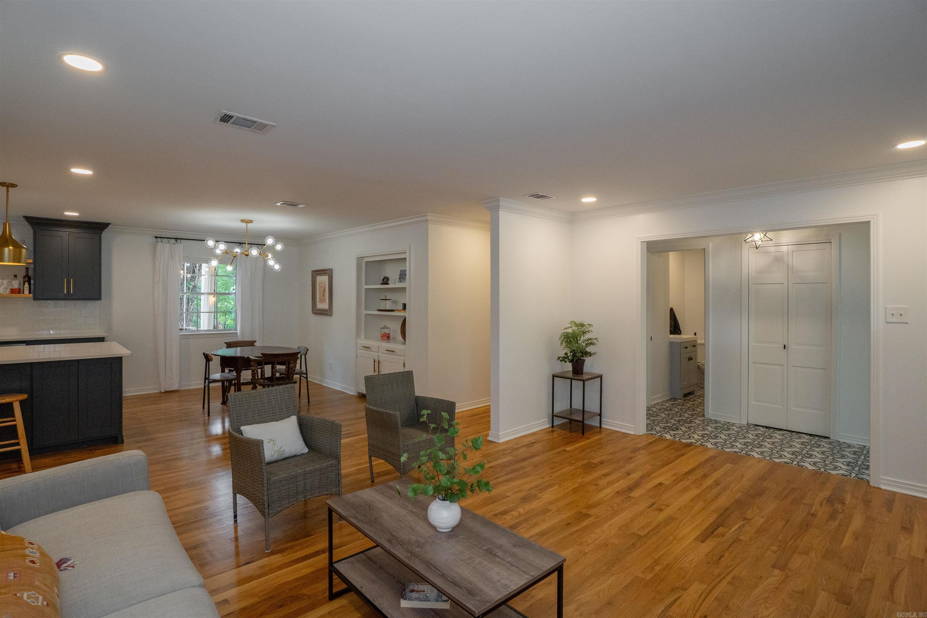 LEAWOOD MANOR - Residential