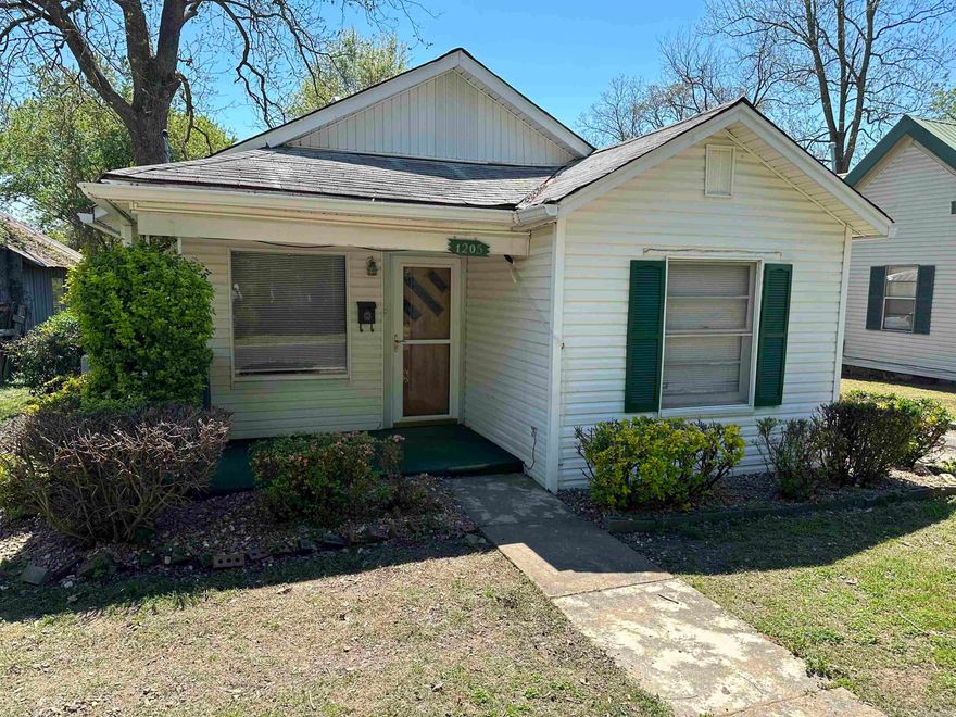 Looking for a charming and cozy rental home in Searcy? Look no further! This lovely 2 bedroom, 1 bathroom home is the perfect place to call your own. The interior boasts of lots of character and charm, making you feel right at home. The bedrooms are spacious and comfortable, while the bathroom is updated with modern finishes. You'll love the cute fenced backyard, perfect for relaxing and entertaining guests. Located in a quiet and peaceful neighborhood, this home offers a relaxing and private retreat while still being close to shops, restaurants, and other amenities. Don't miss out on the chance to make this lovely house your next home!